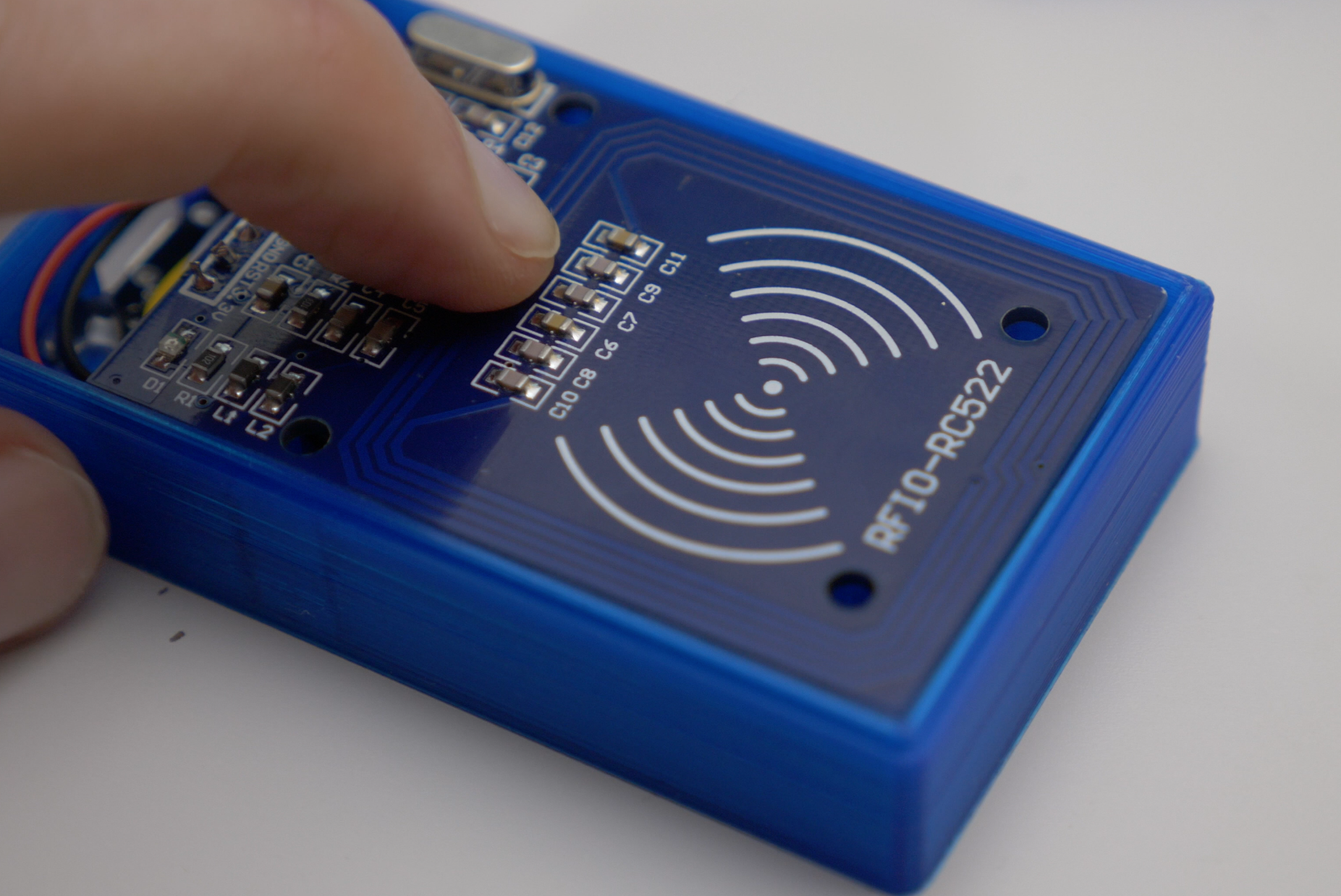NodeMCU PlayBox (RFID -> MQTT -> Spotify)