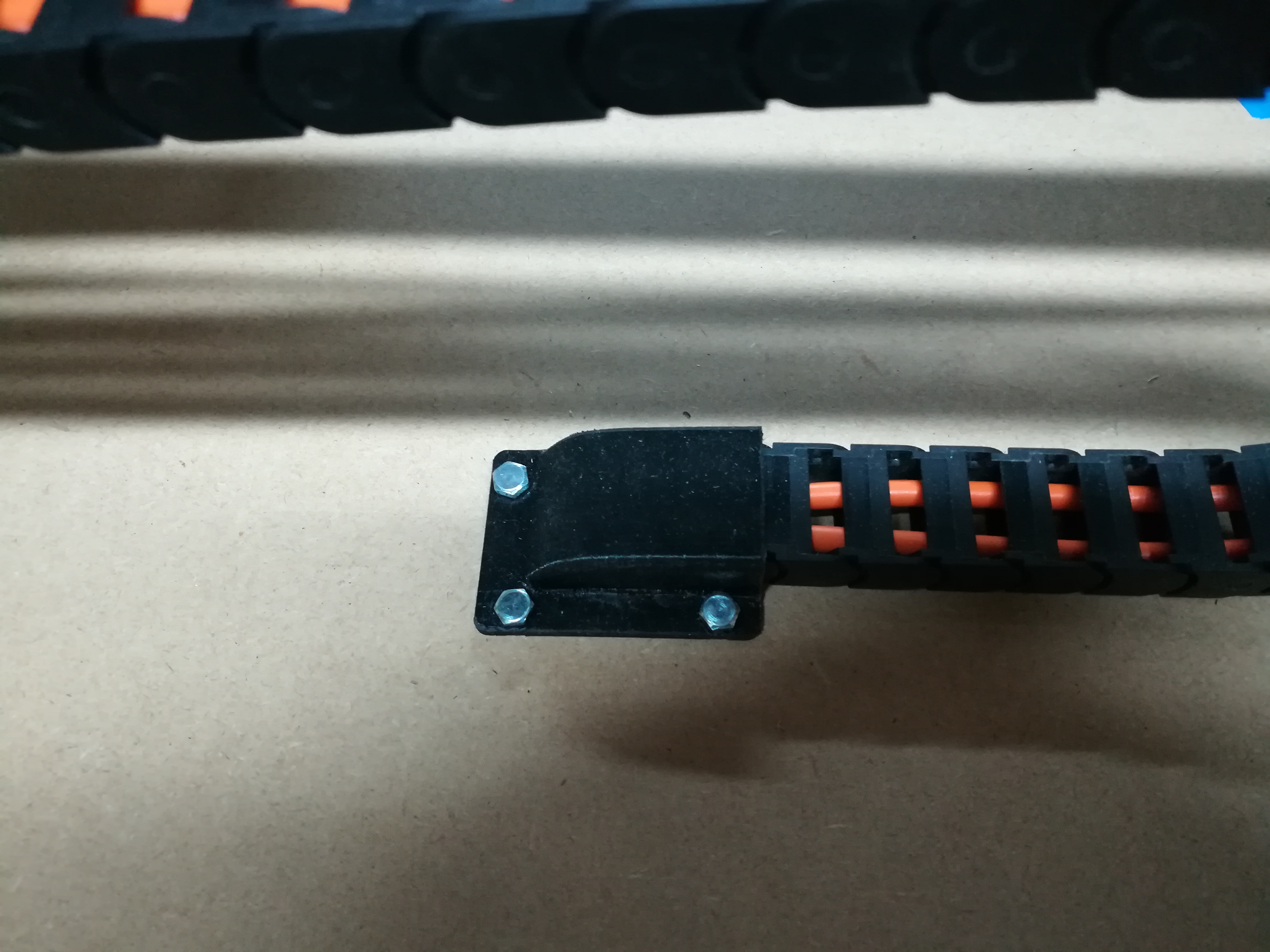 Drag chain cover