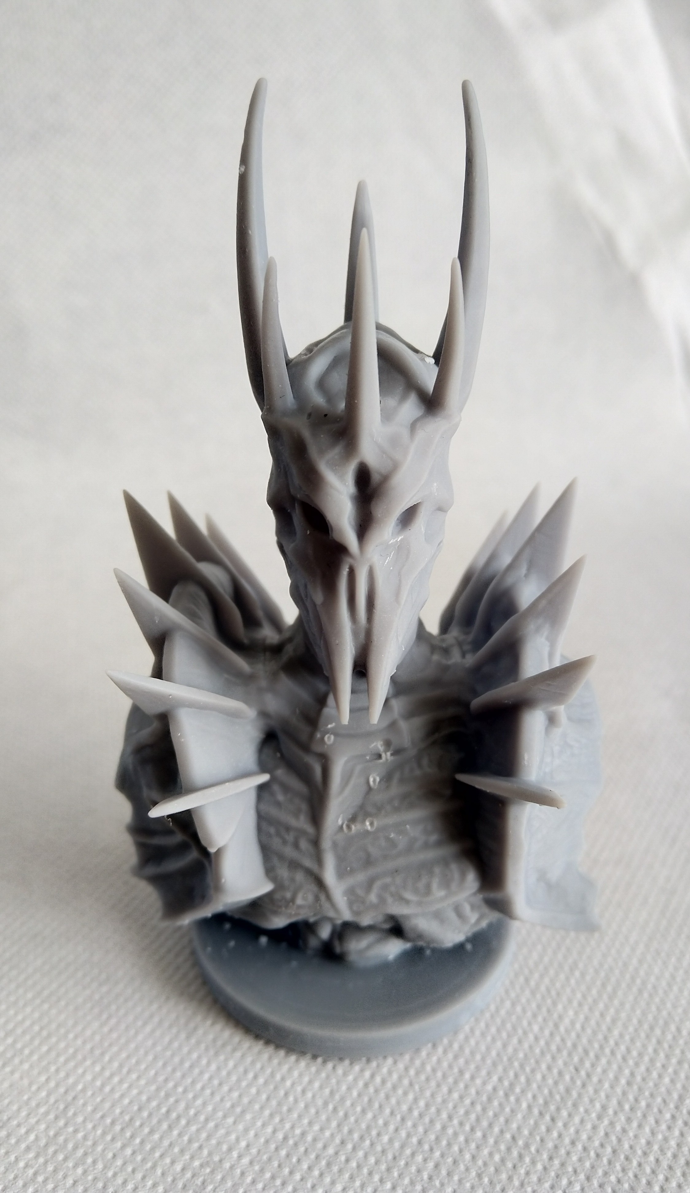 sauron buste