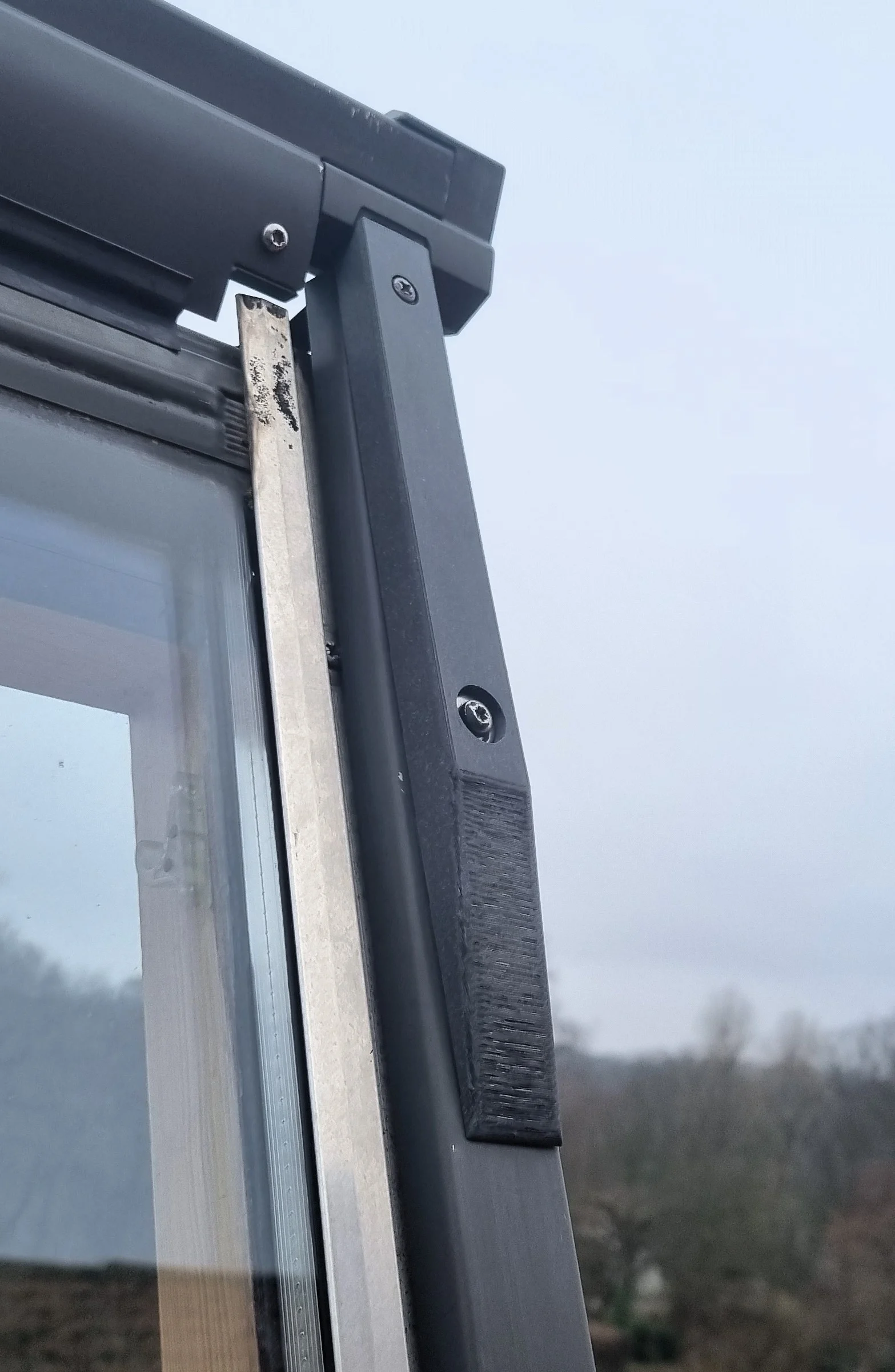 Velux compatible storm fitting for cover plate | Velux kompatibler Sturmbeschlag für Abdeckblech