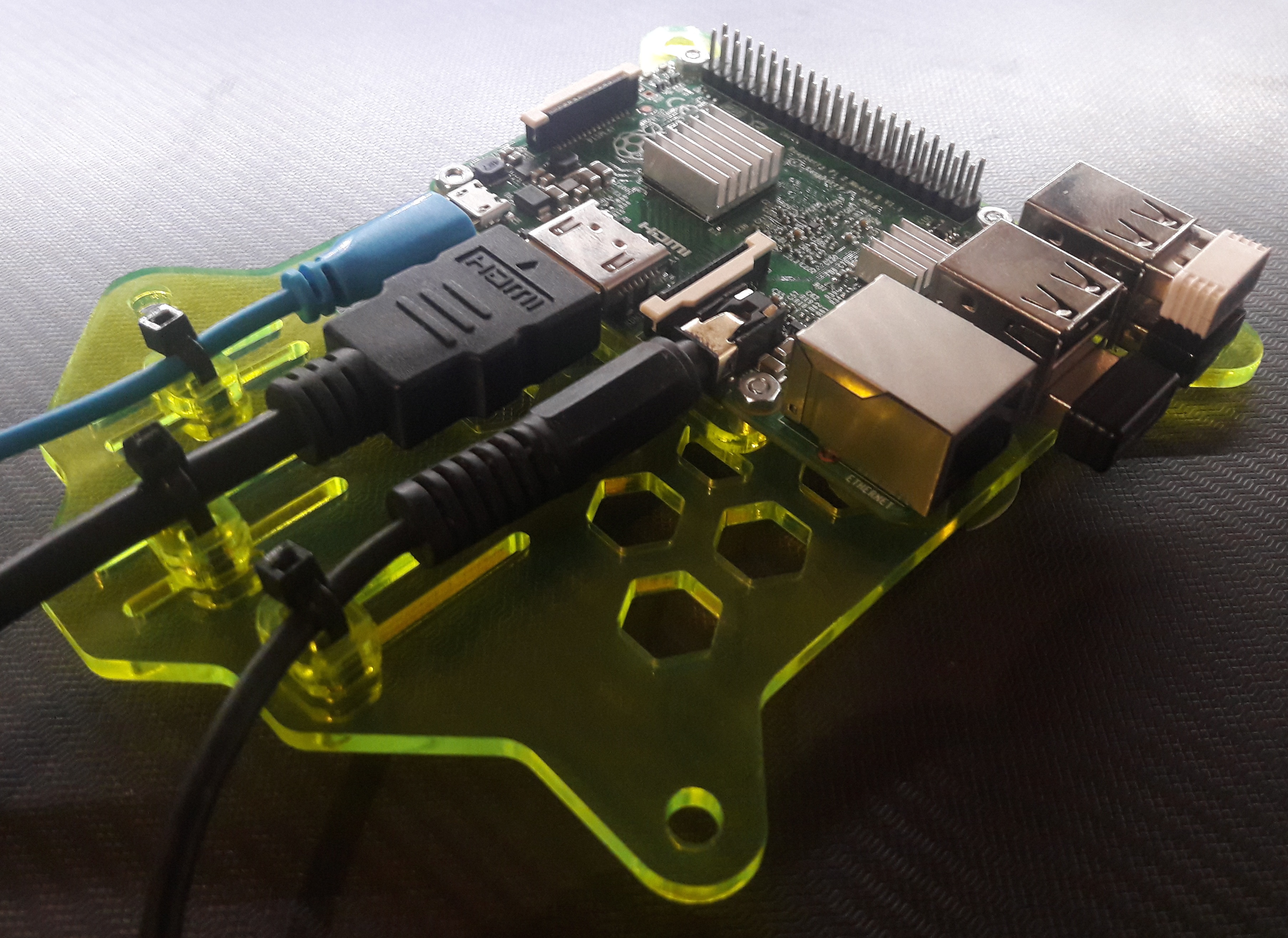 Raspberry Pi B+ / 2 / 3 / 3B+ Acryl (3mm) Vesa Mount (100x100mm)
