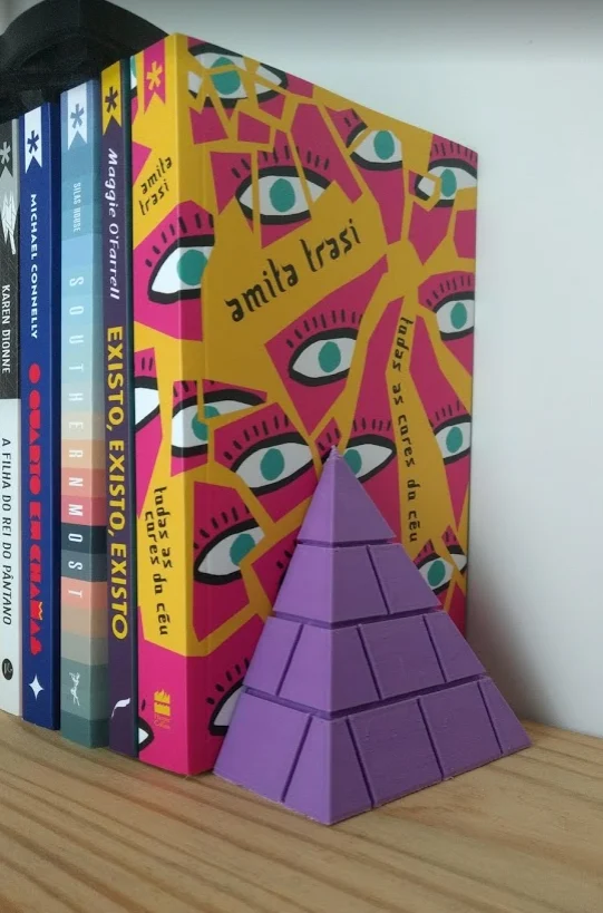 Pyramid book stand