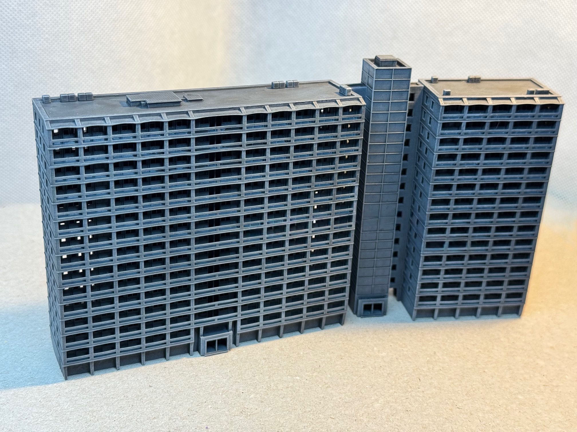 T Gauge 1:450 Apartment Building / brutalist style towers