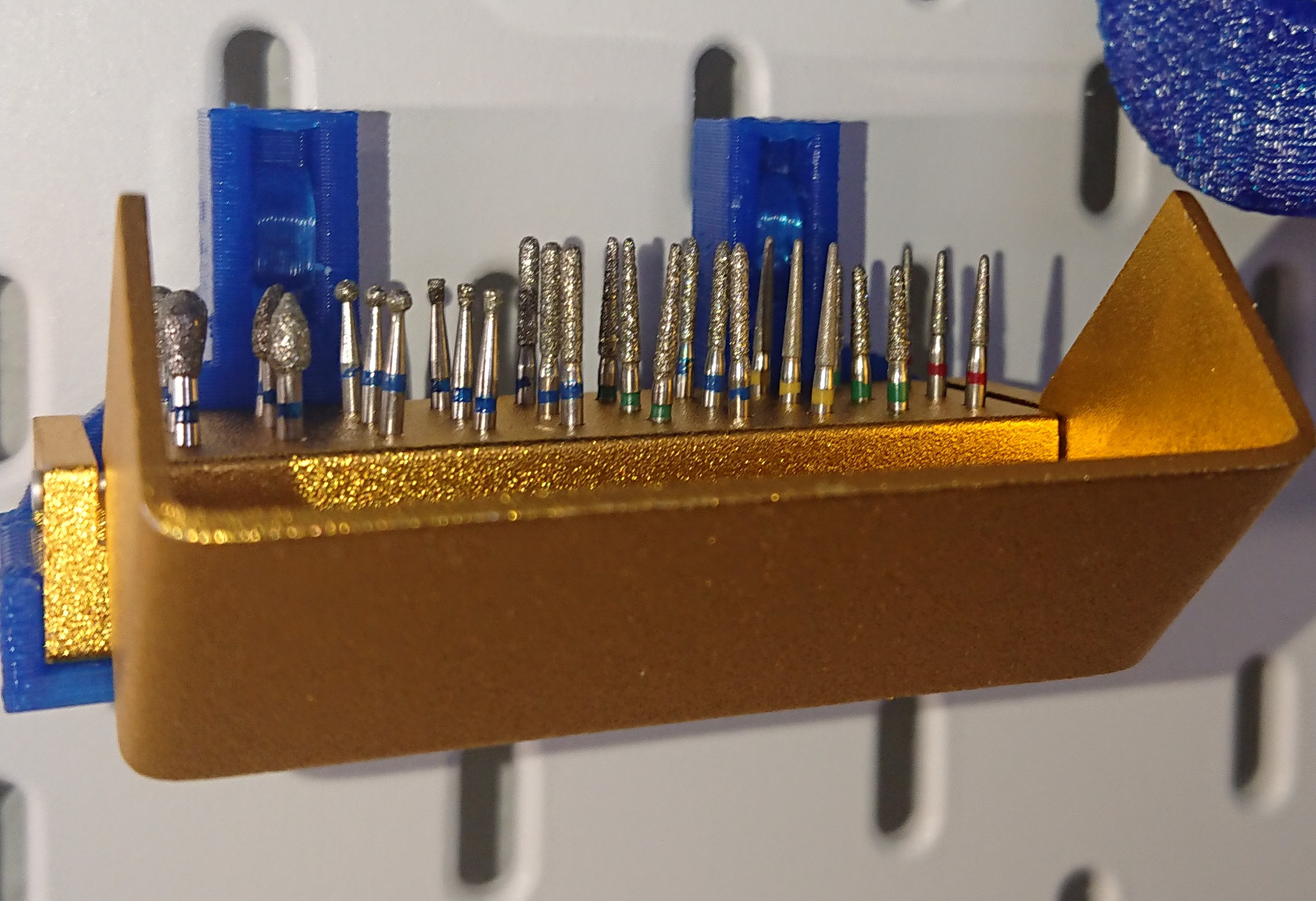 Skadis Halterung für Dentalbohrer-Set