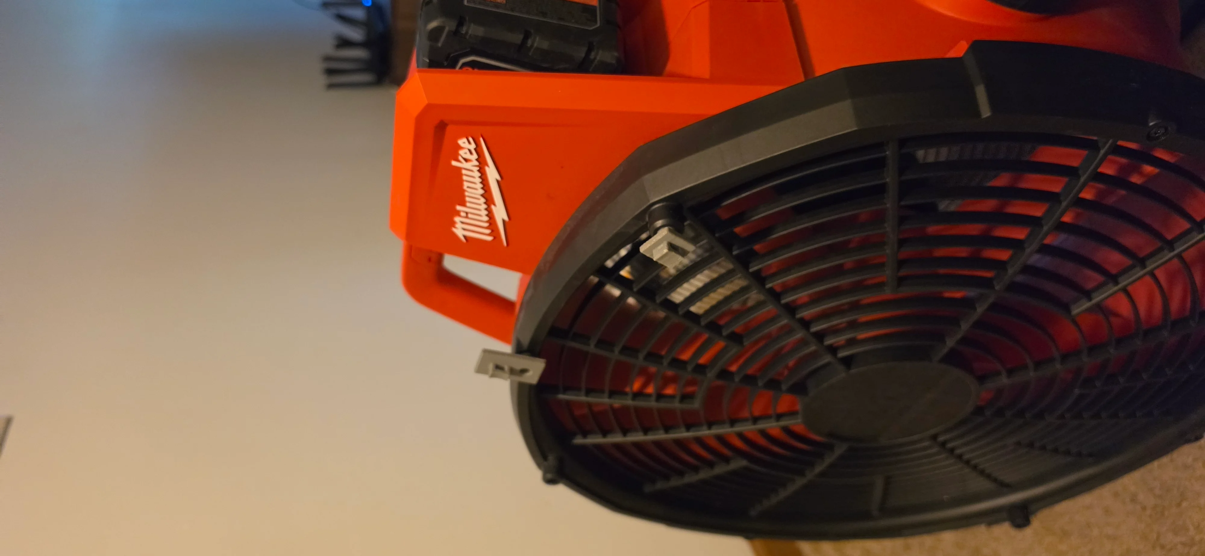 Milwaukee 18 Inch Fan Mister Mount
