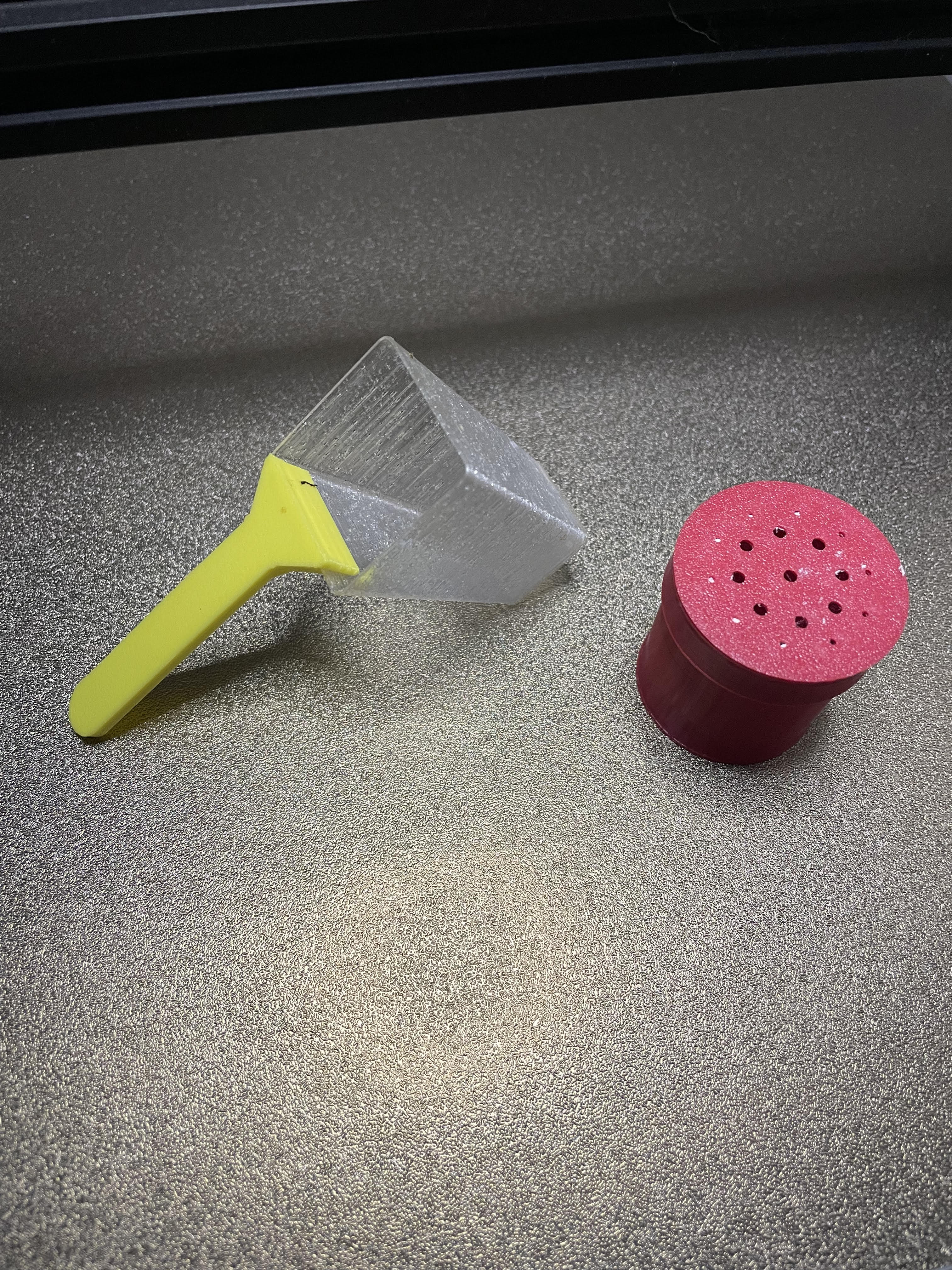 Bug Scoop & Calcium Shaker for Reptiles