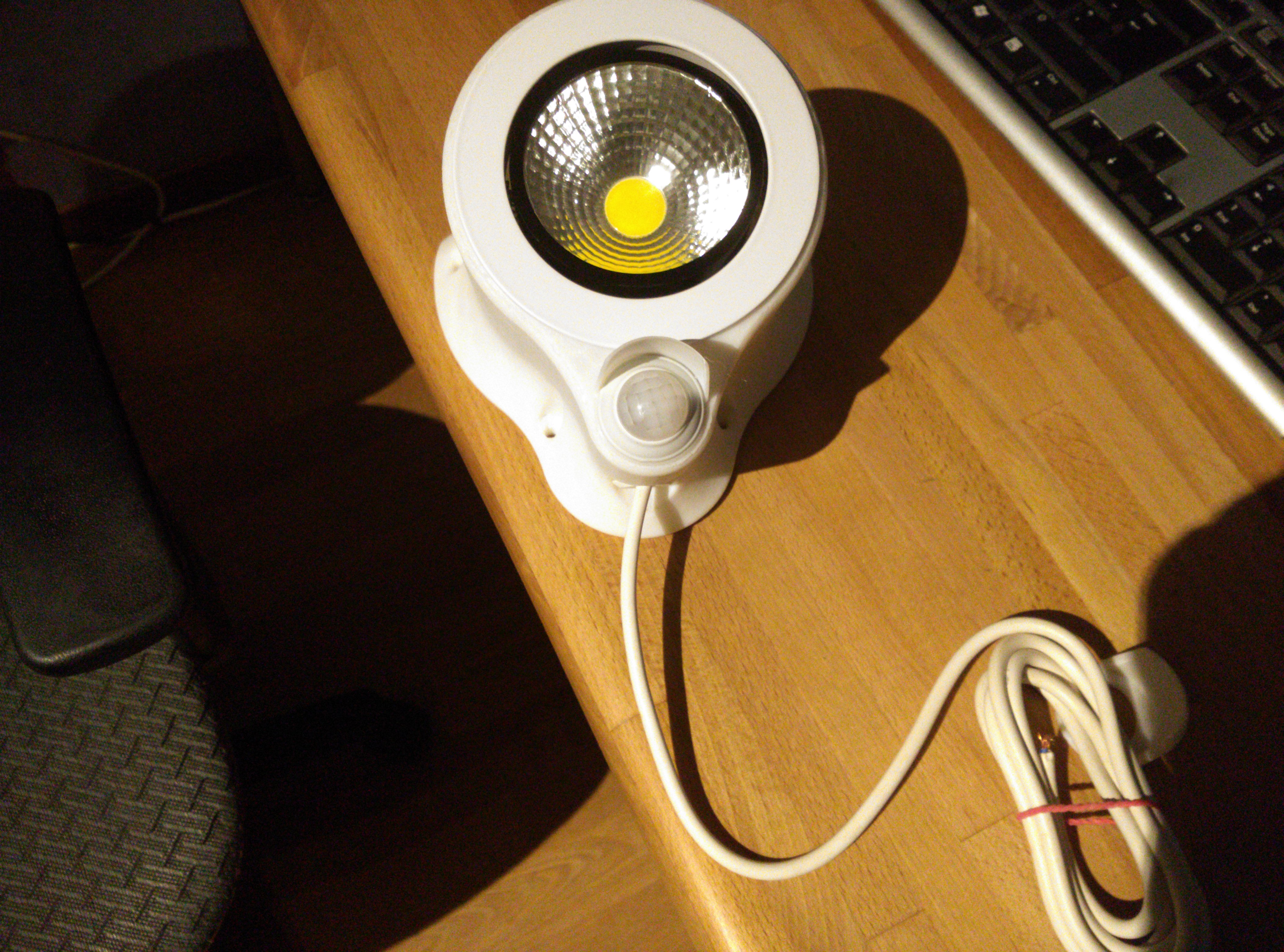 Spotlight housing + movement sensor
