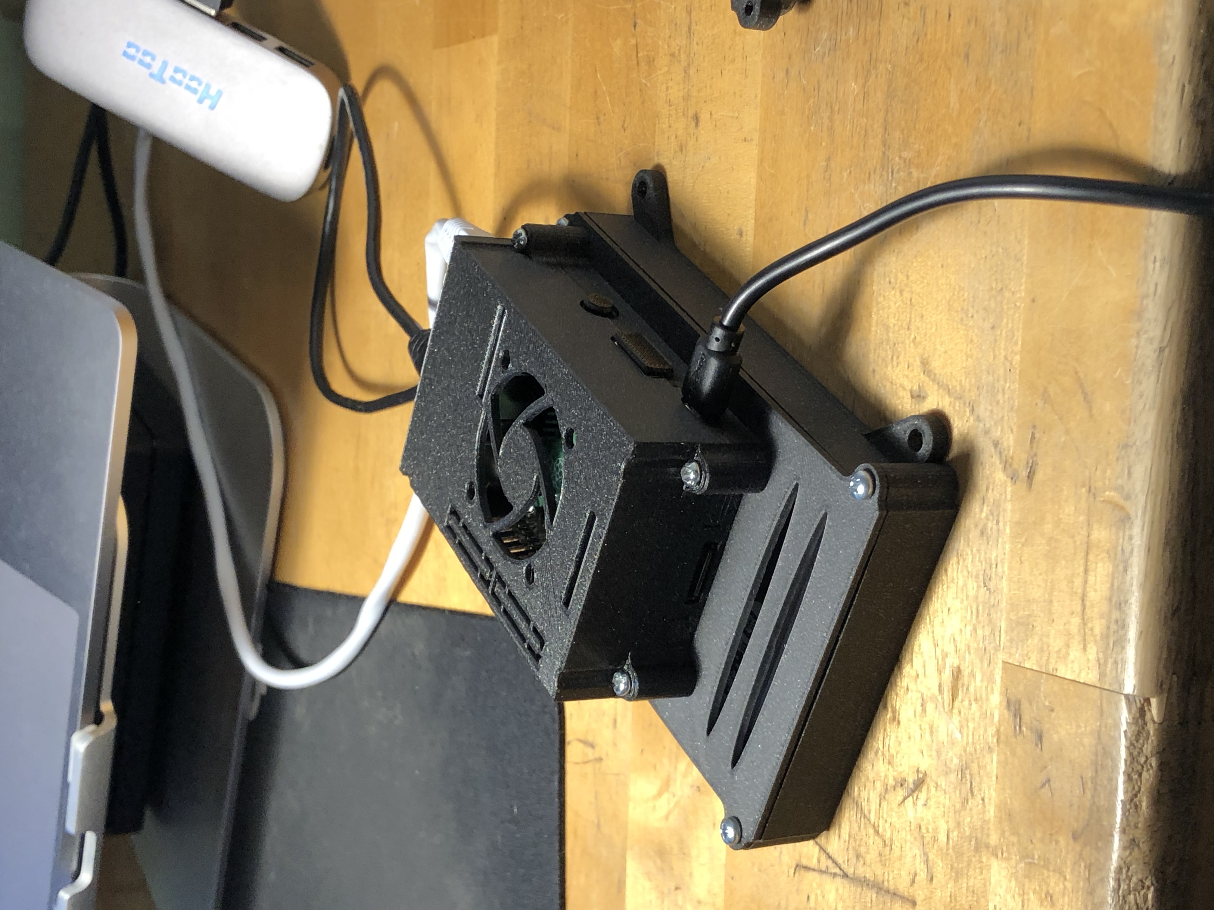 Raspbbery Pi 3 - Enclosure remix with top mount for fan