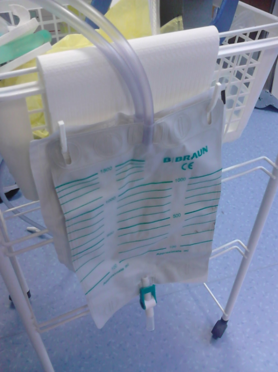 [K] Porte poche de sondage (urinary sampling pocket holder)