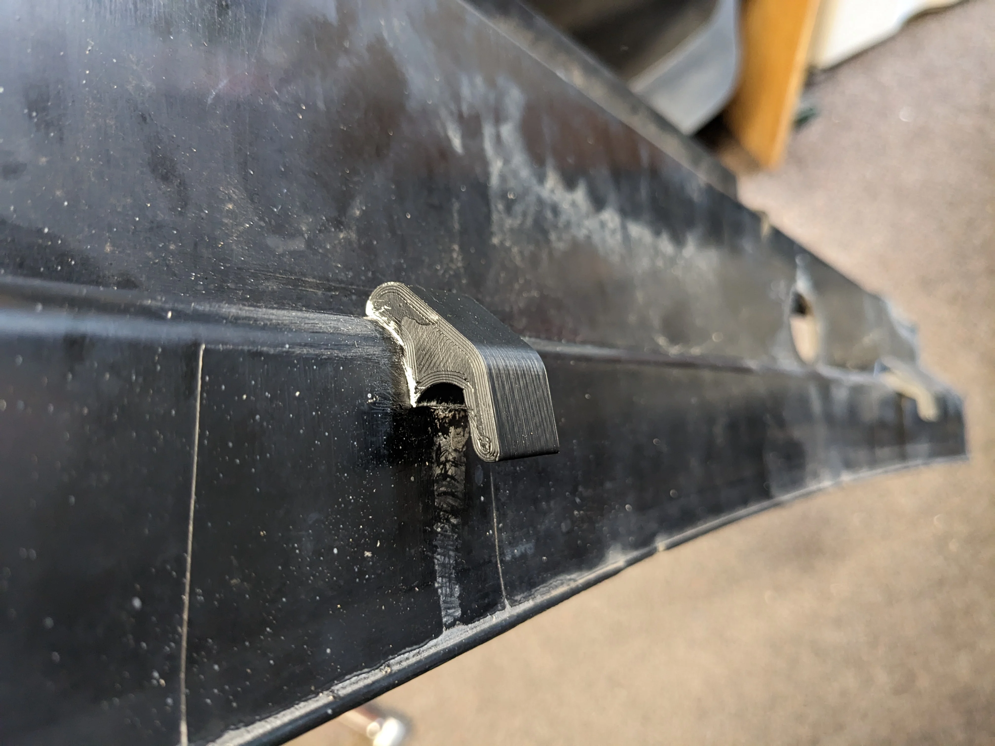 Land Rover Discovery 2 cowl repair (plug, wiper nut, hook)