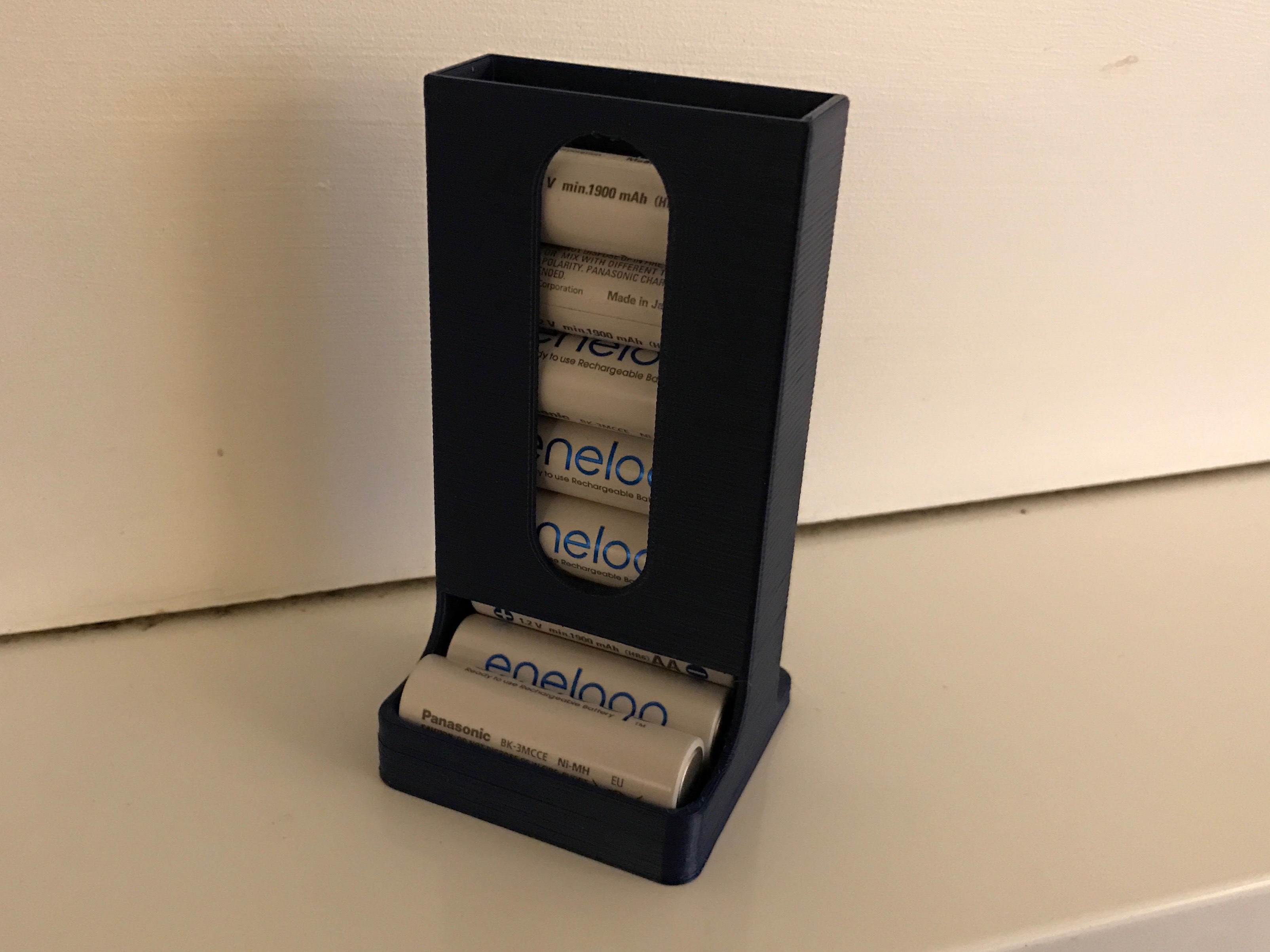 Battery dispencer - 8 AA battery