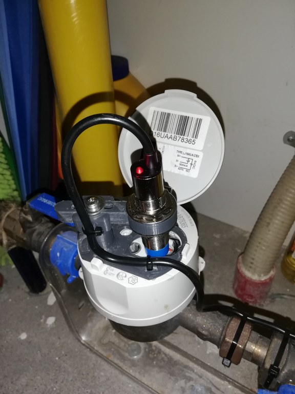 Sensor holder for Itron Flodis watermeter