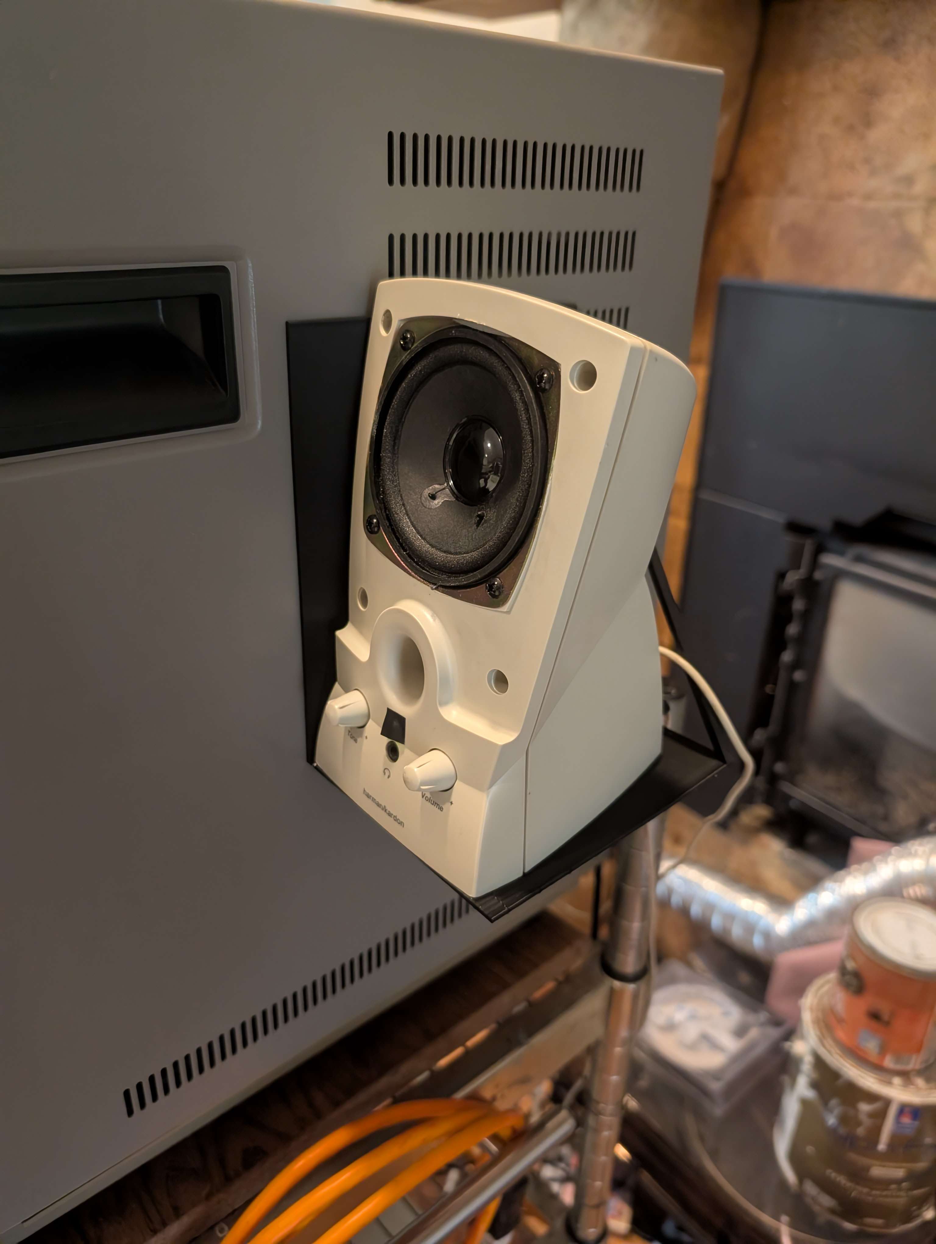 pvm 1943md vent speaker holder