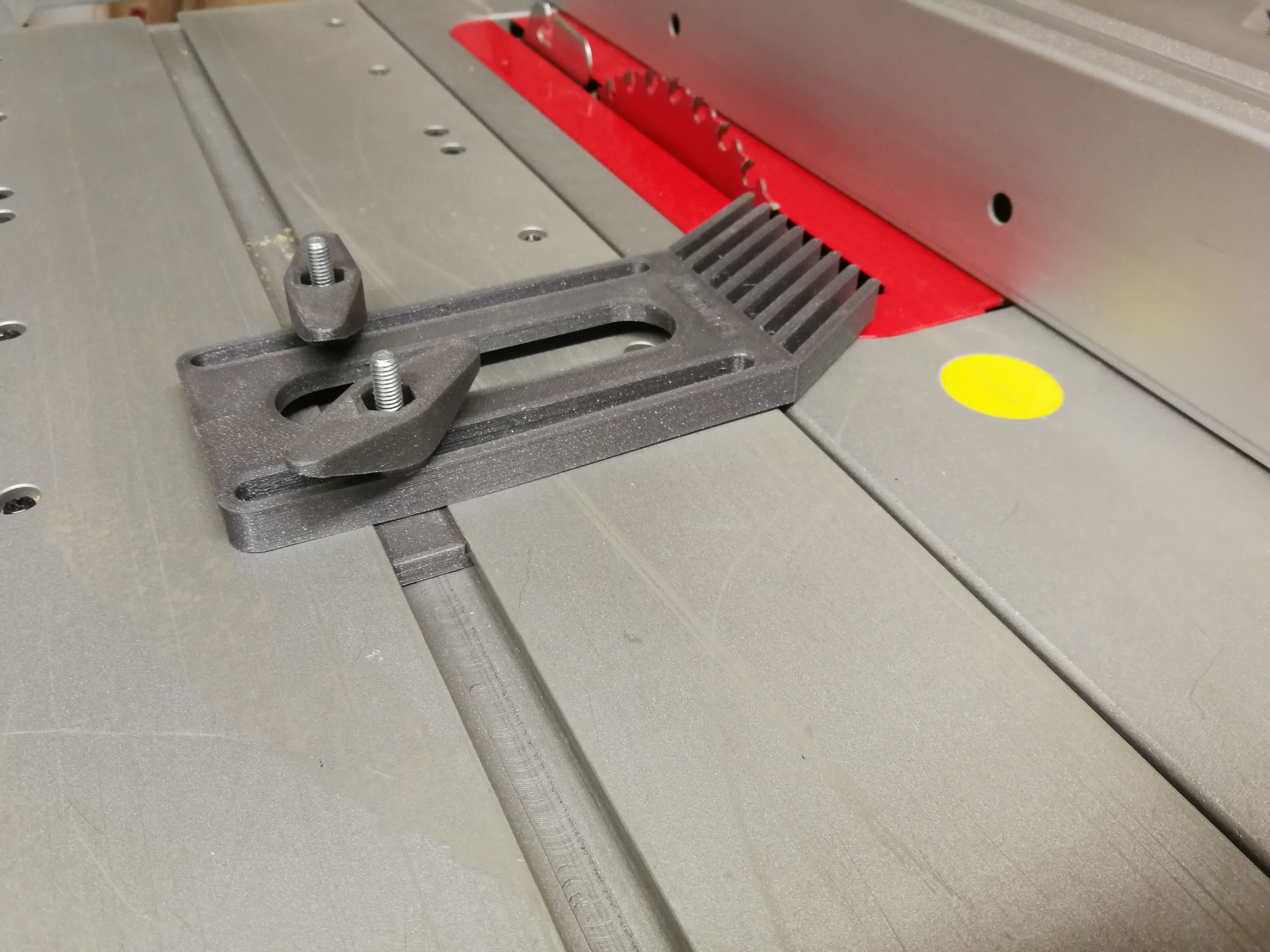 Long feather board Bosch GTS table saw