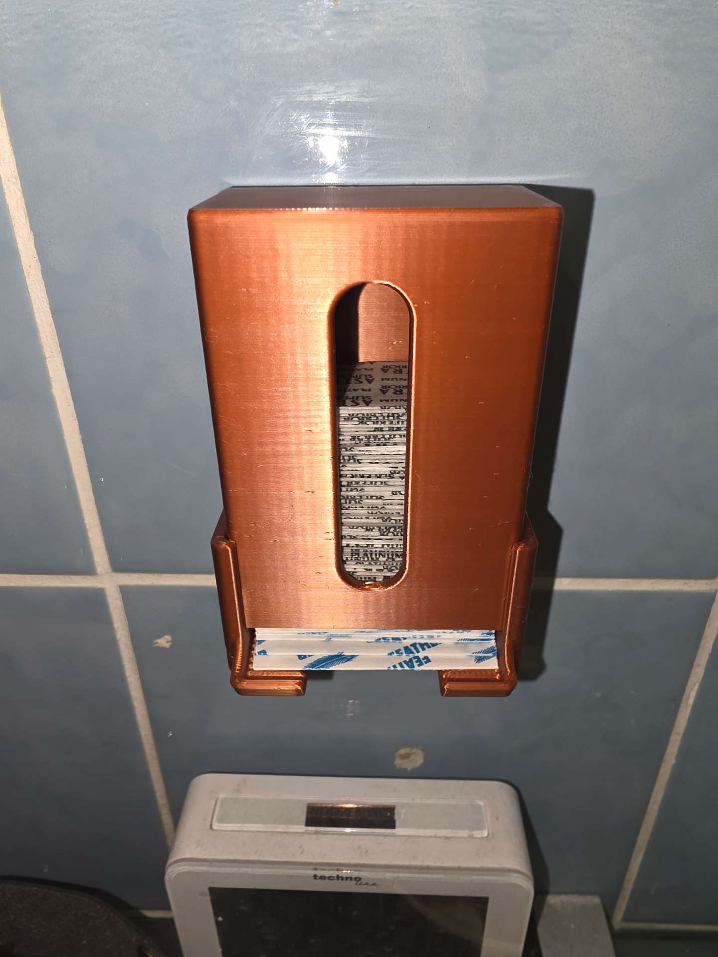 razor blade dispenser