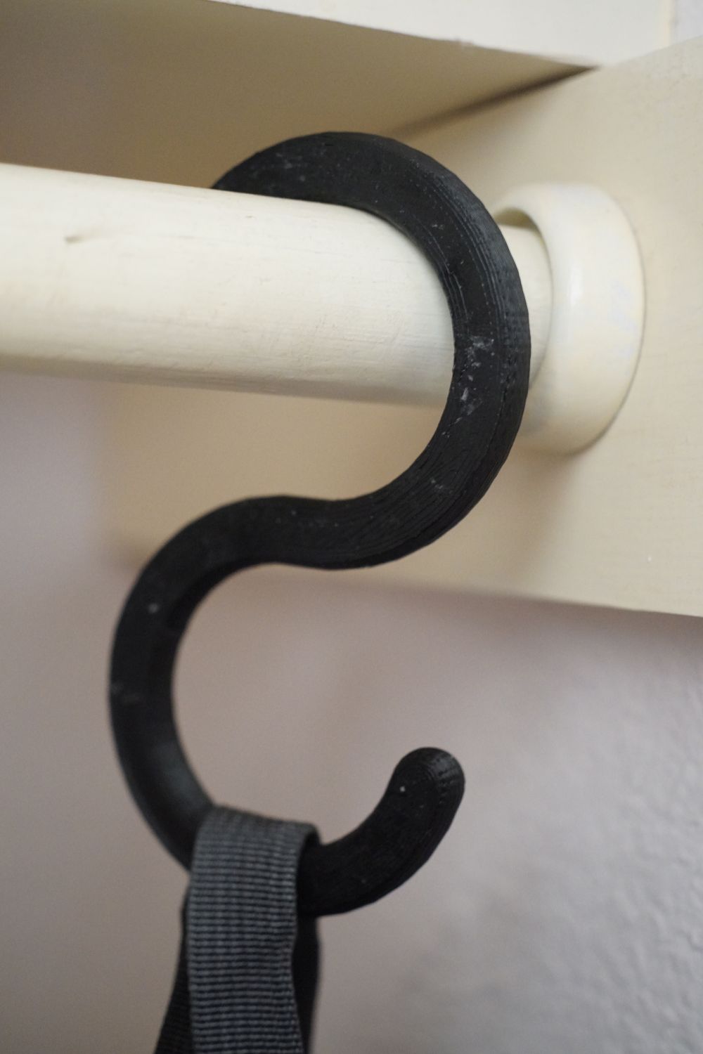 Customizable s-hook (e.g., for closet rod)