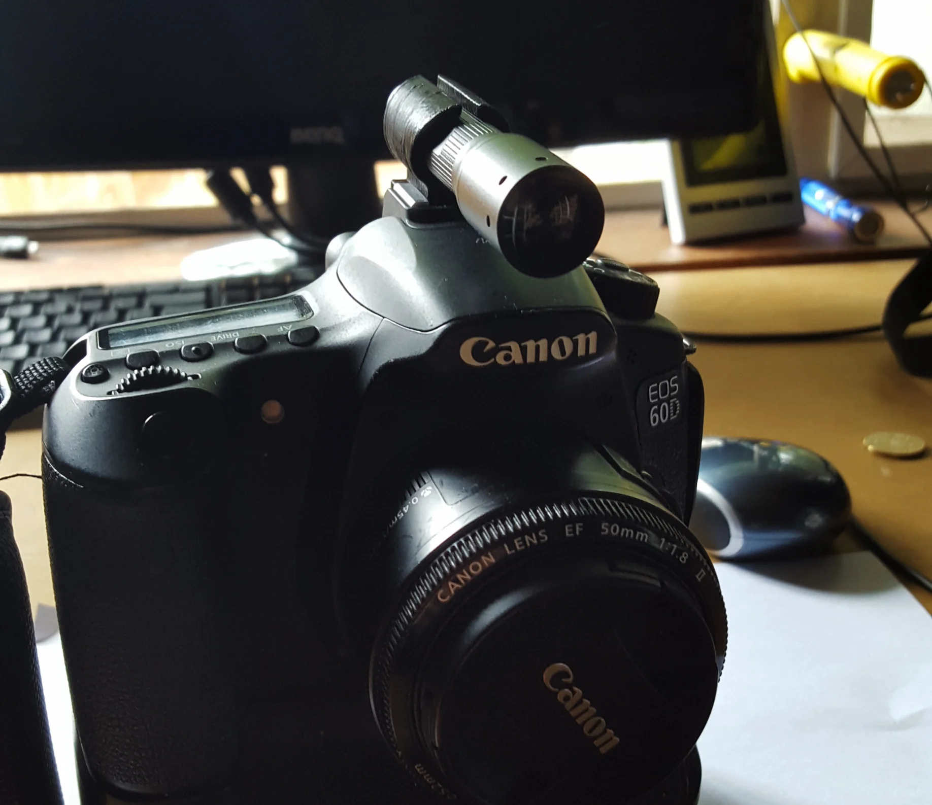 Hotshoe FlashLight Mount