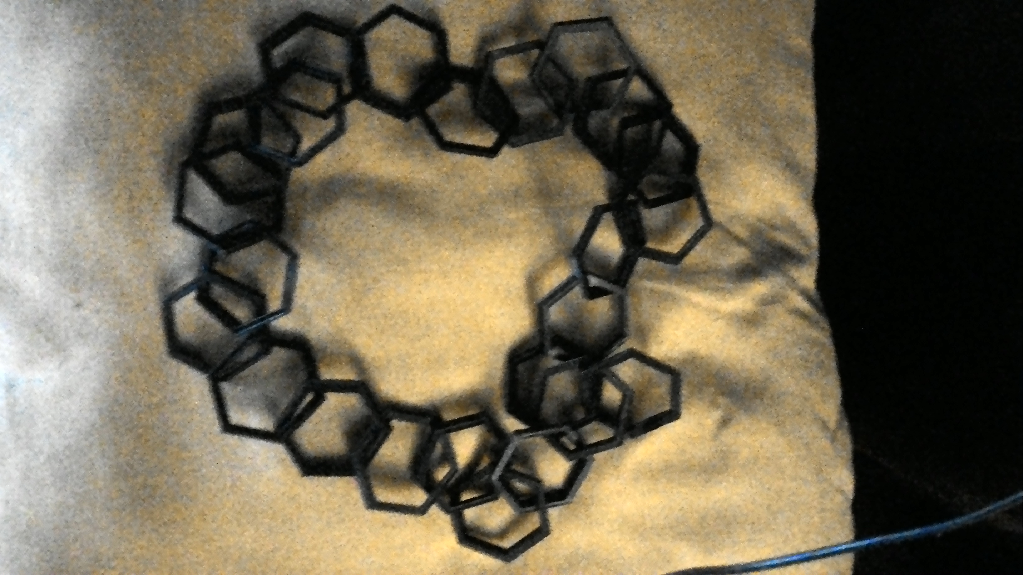 Necklace with hexagonal links