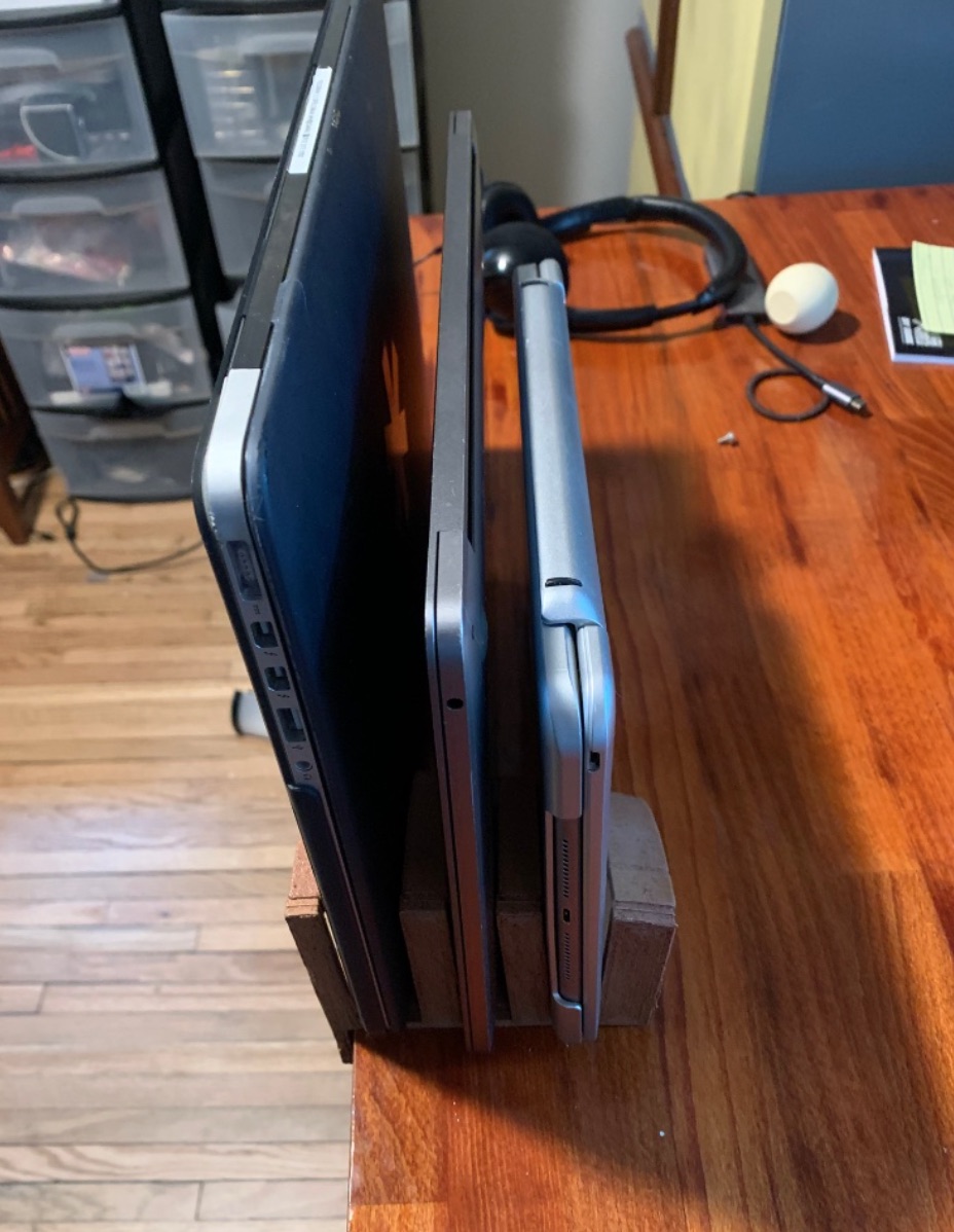 Customizable Multi-Laptop Vertical Stand
