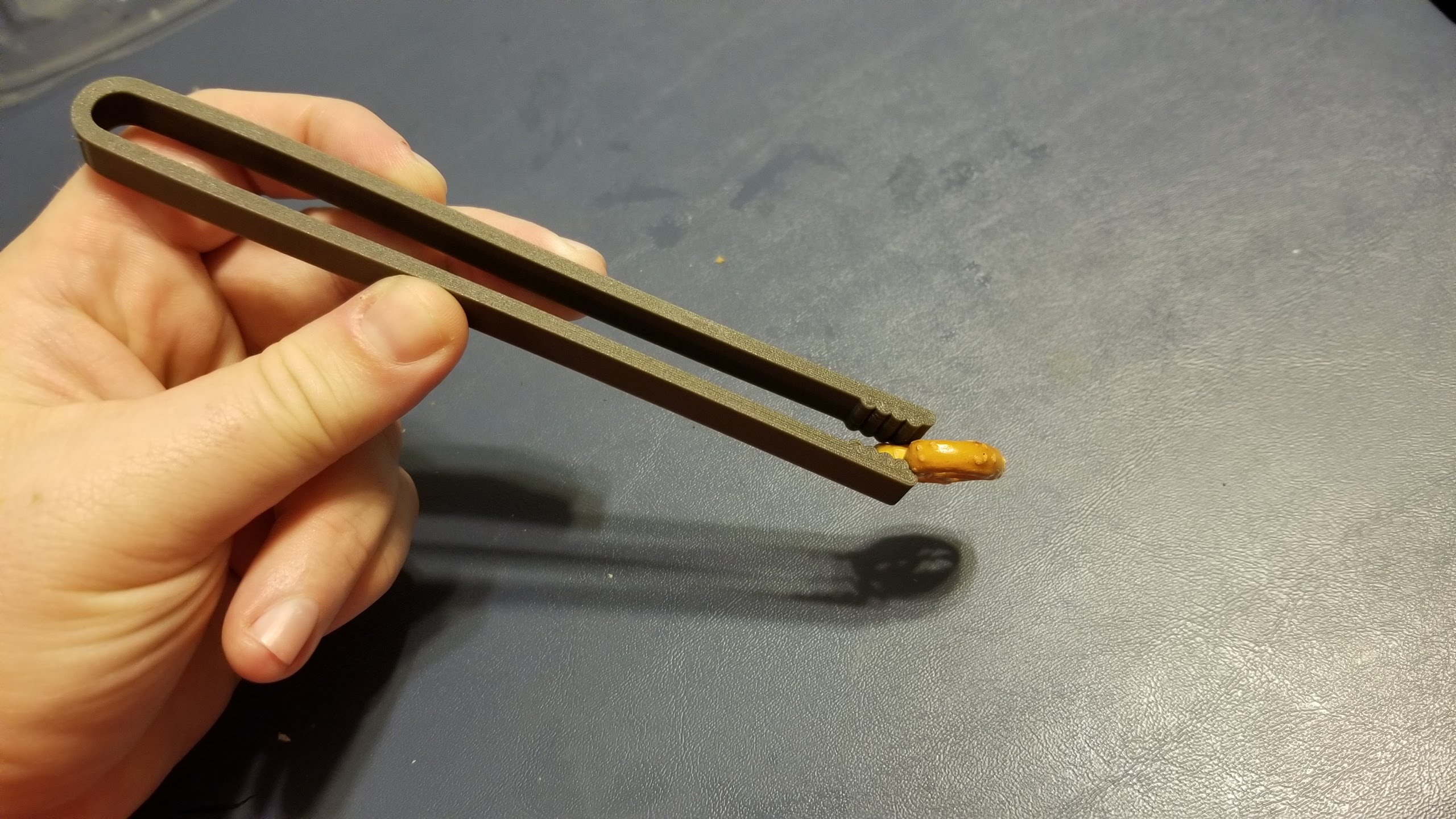No-mess Snack grabber (clean snacking tool)