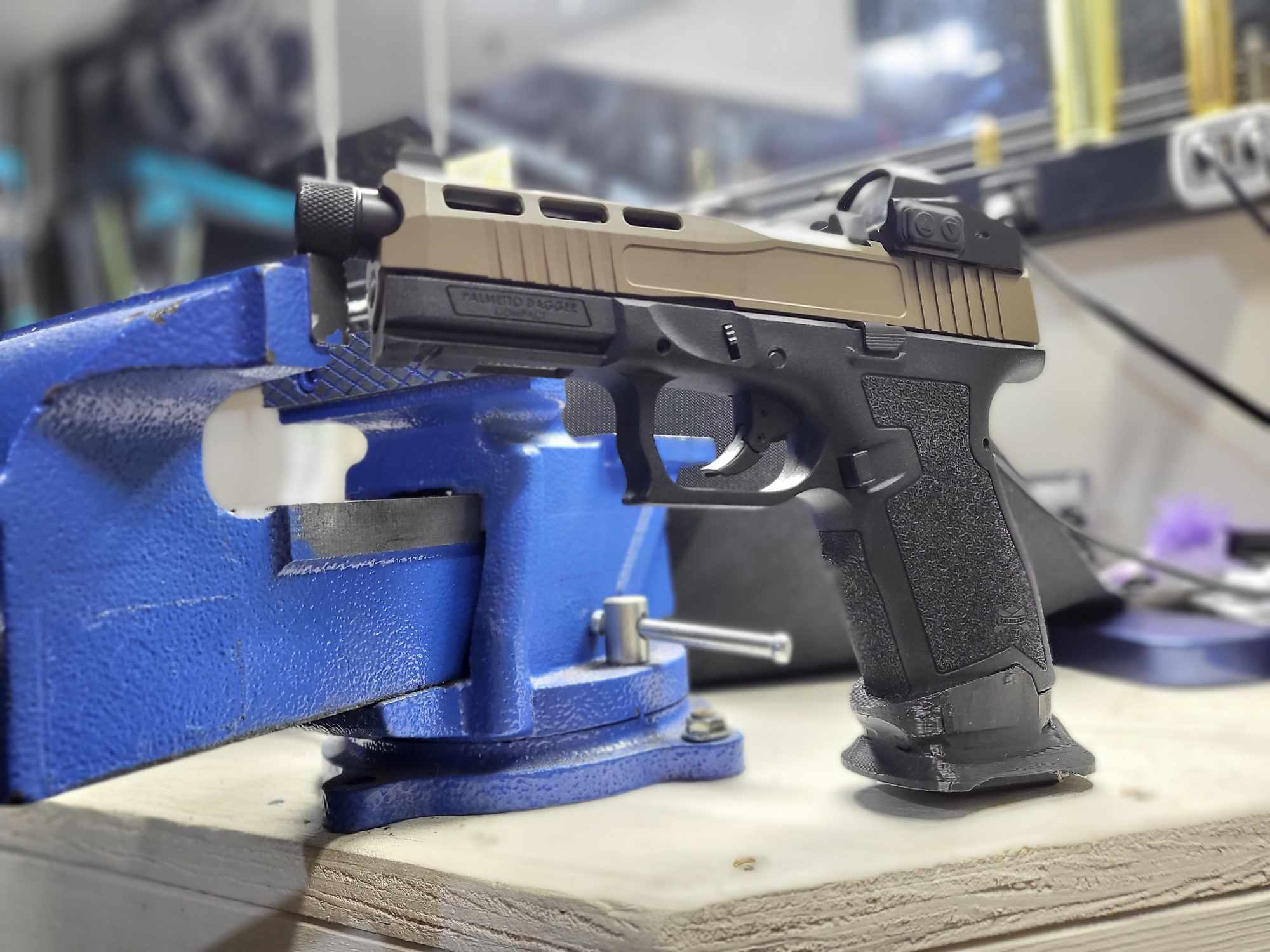 Compact PSA Dagger Grip Extention / Magwell