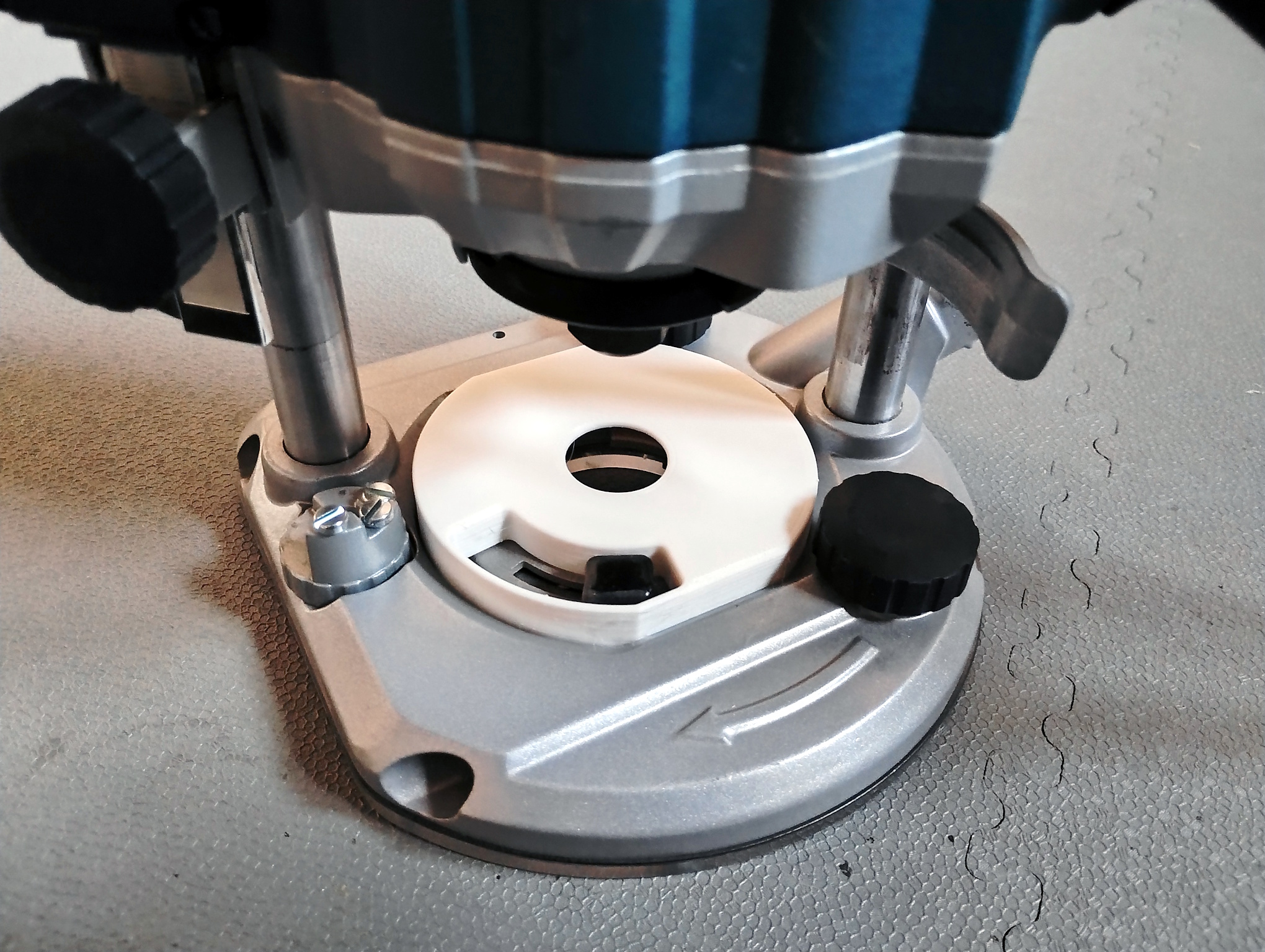 Bosch Professional GOF 1250 Absaughaube für Kopierhülsen