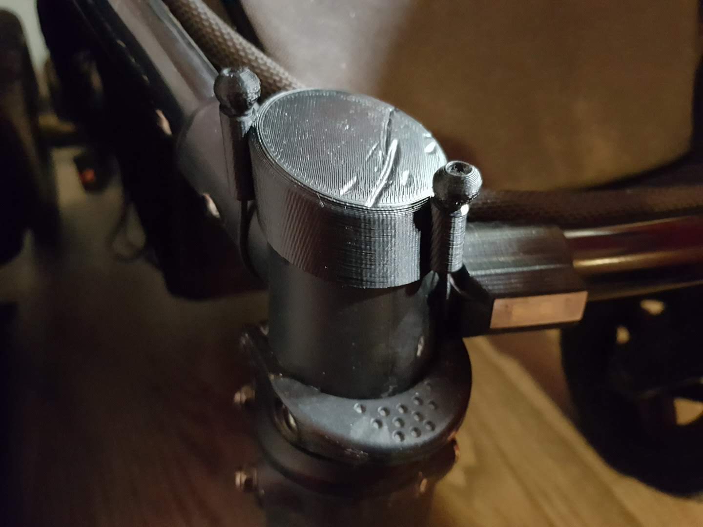 Britax B Motion 4 - front wheel holder cap