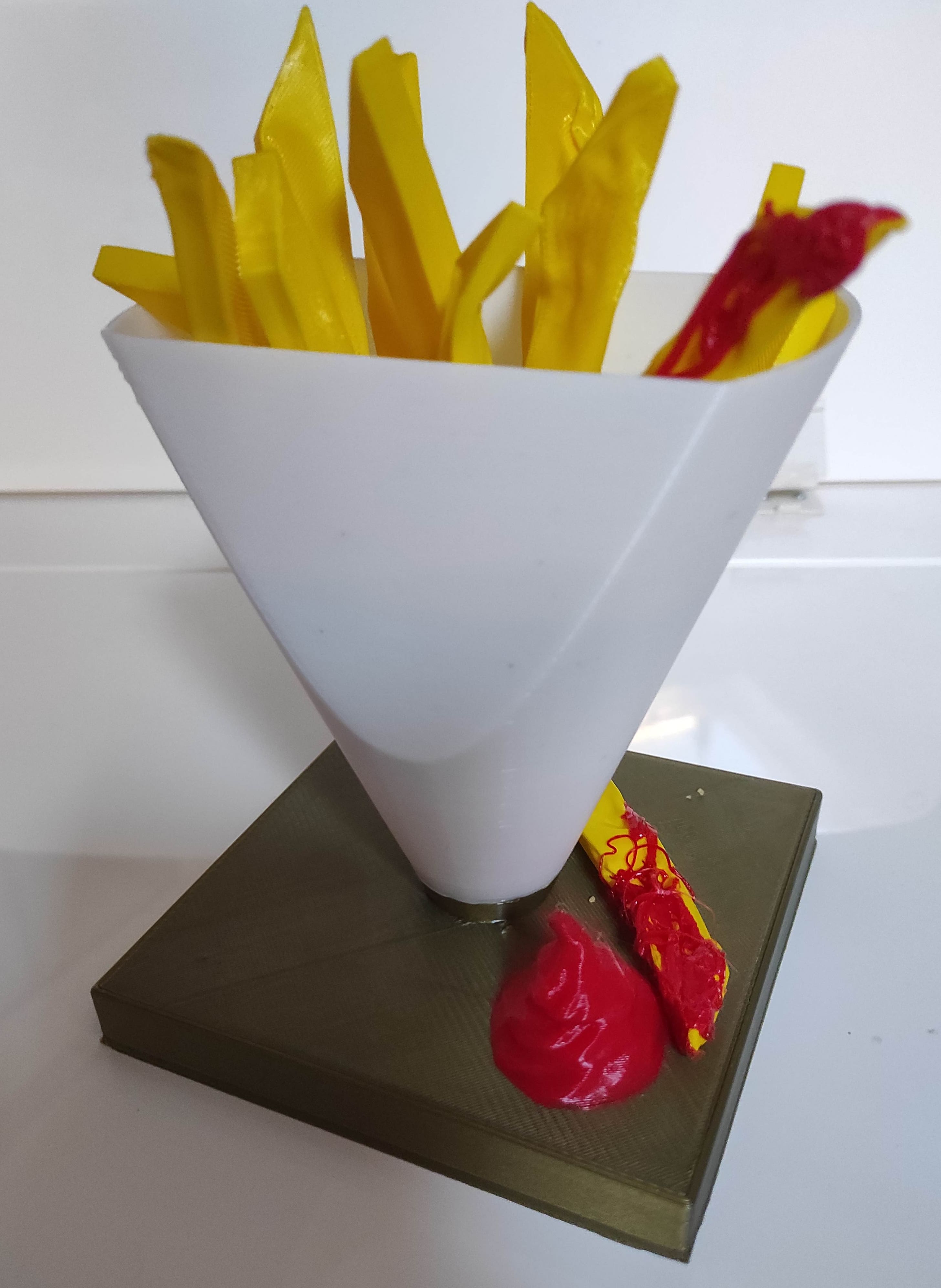Cornet et fausses frites