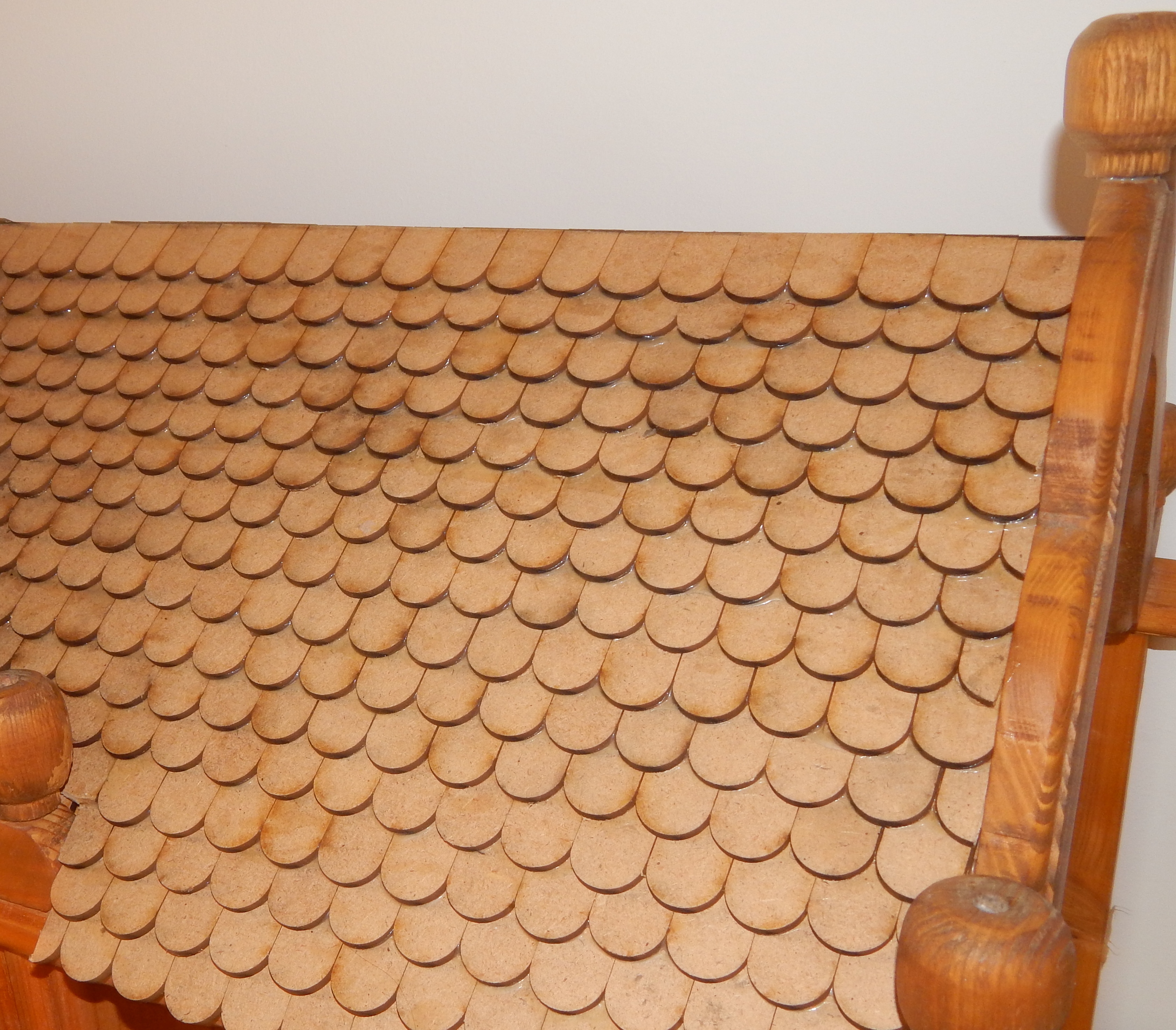 Dachziegel (z.B. für ein Puppenhaus, eine Krippe) / roof tile