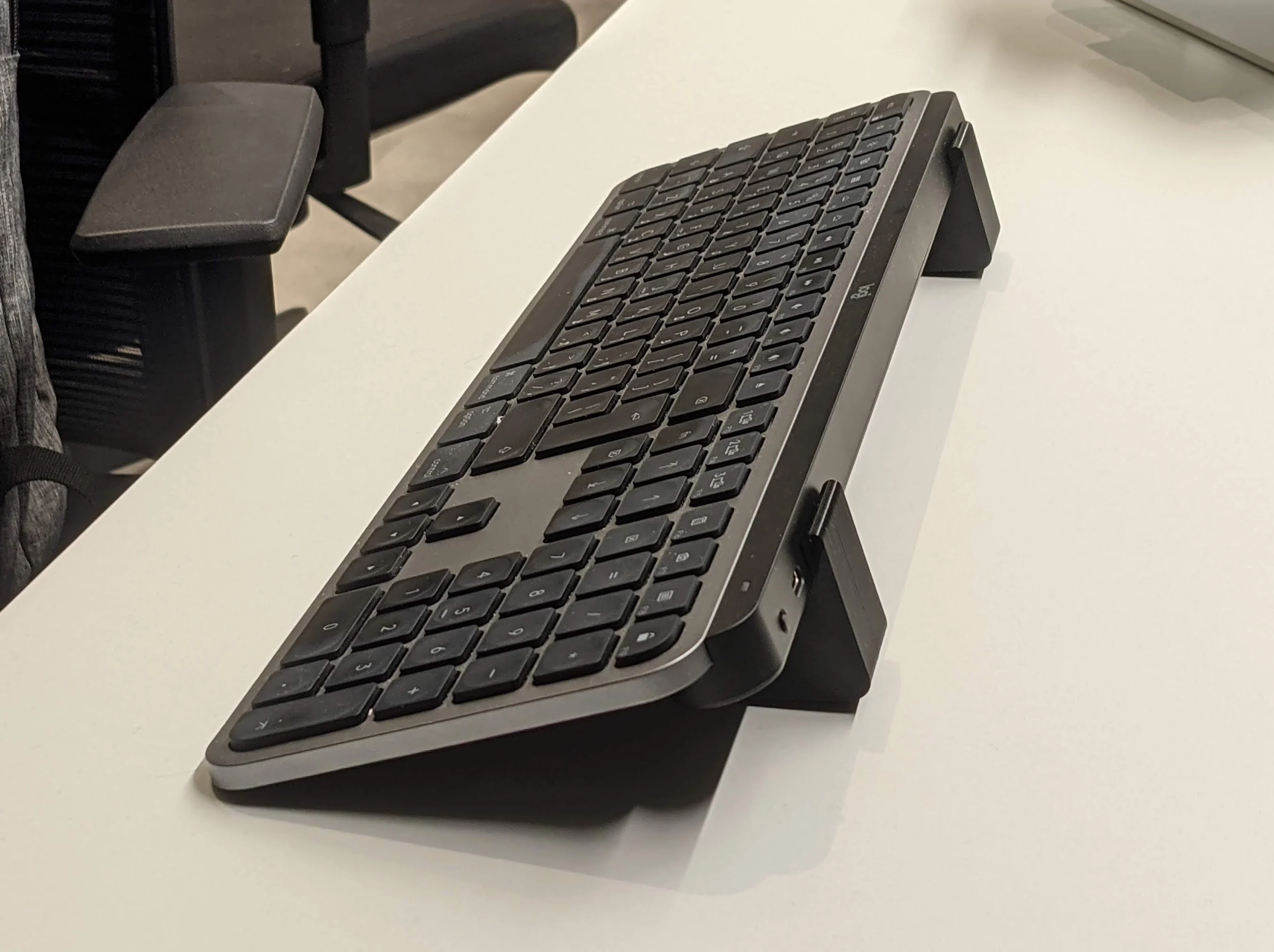 Logi MX Keys riser supporter