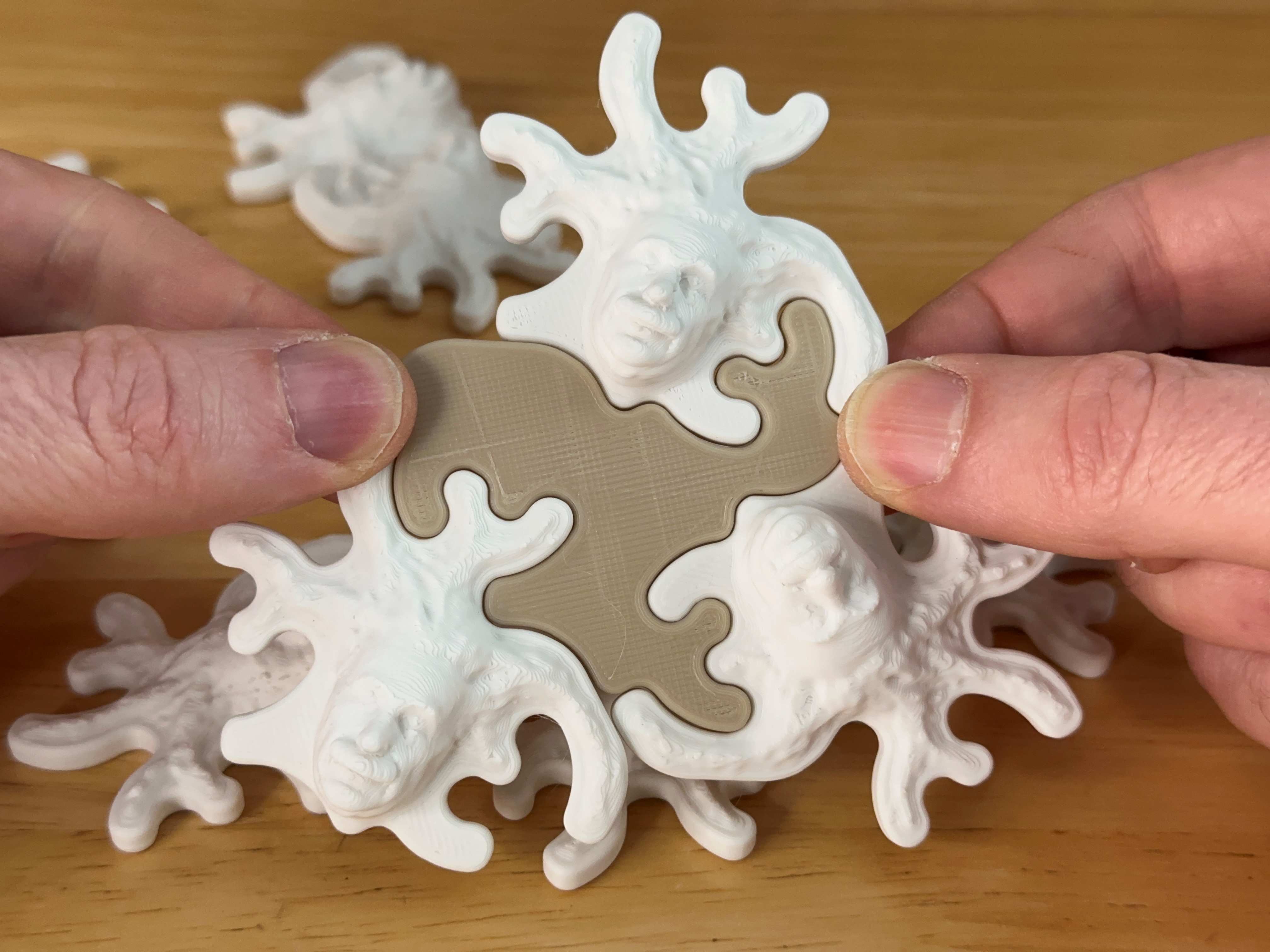 Interlocking Einstein Monotile
