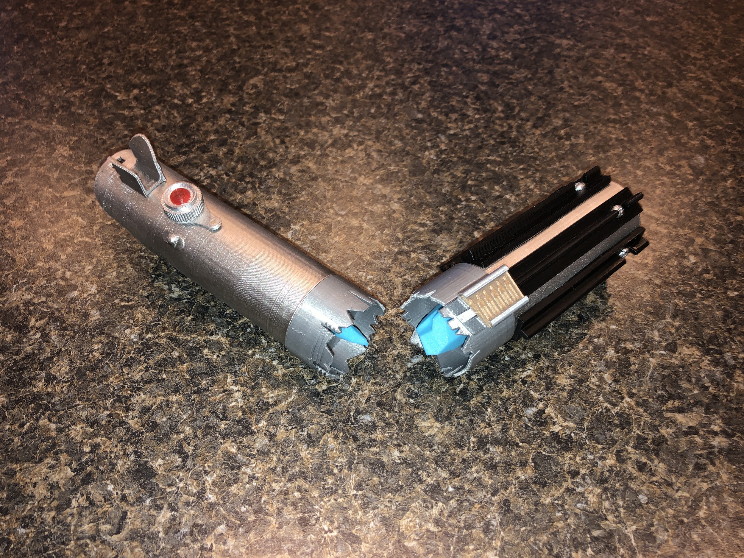 Broken Lightsaber - The Last Jedi