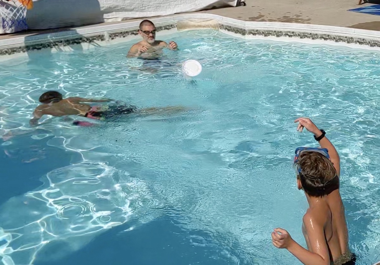 Skipbee the pool toy skipping disc.