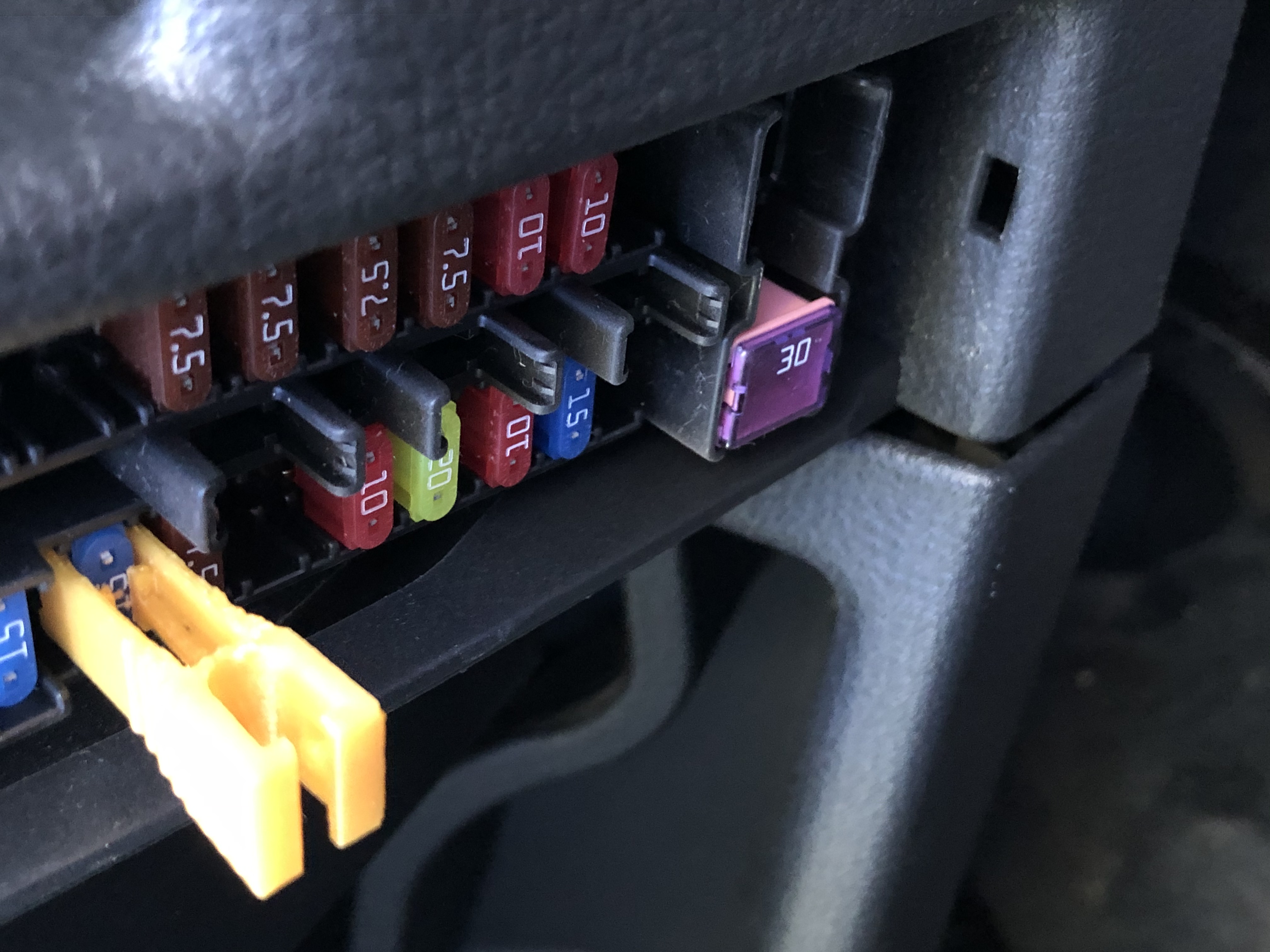 Mazda fuse extractor/removal tool