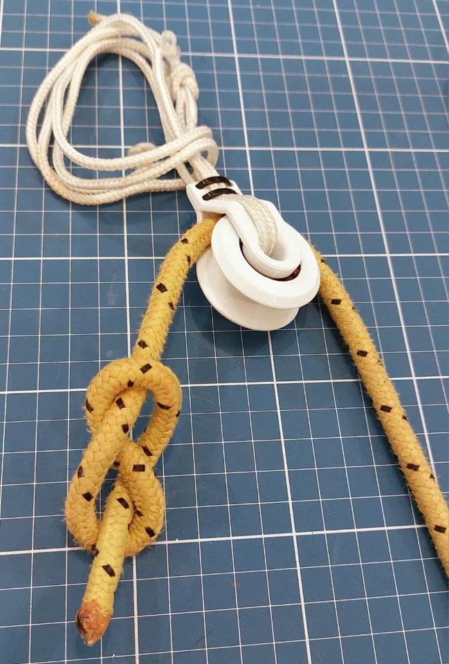 Lashing Block / Pulley Block with double ball bearing (6 mm plastic polished balls available on market)