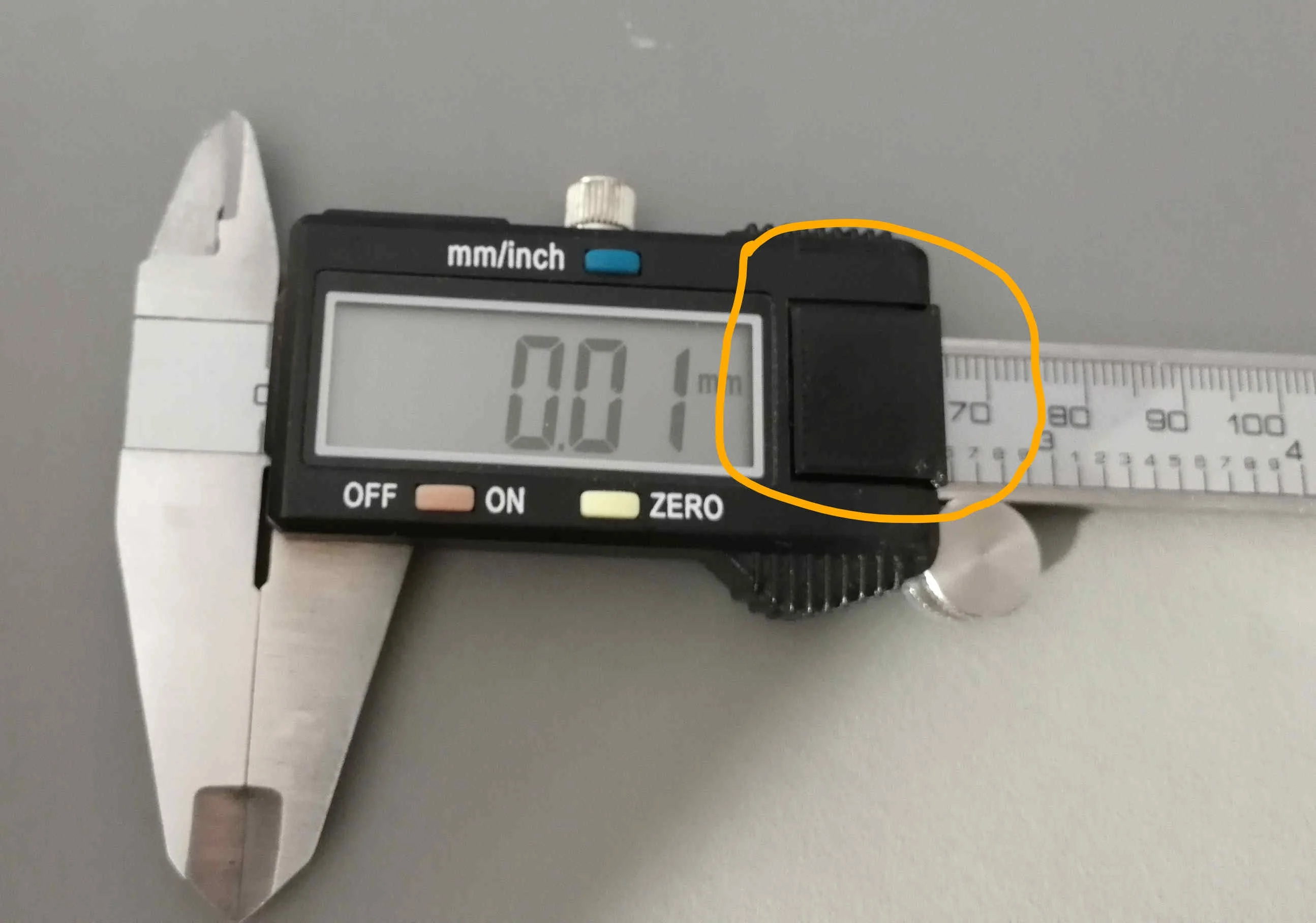 Battery cap für caliper (german: Schiebelehre)
