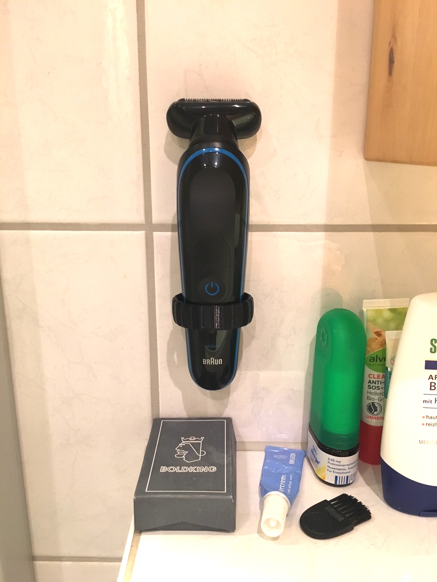 BRAUN razor holder