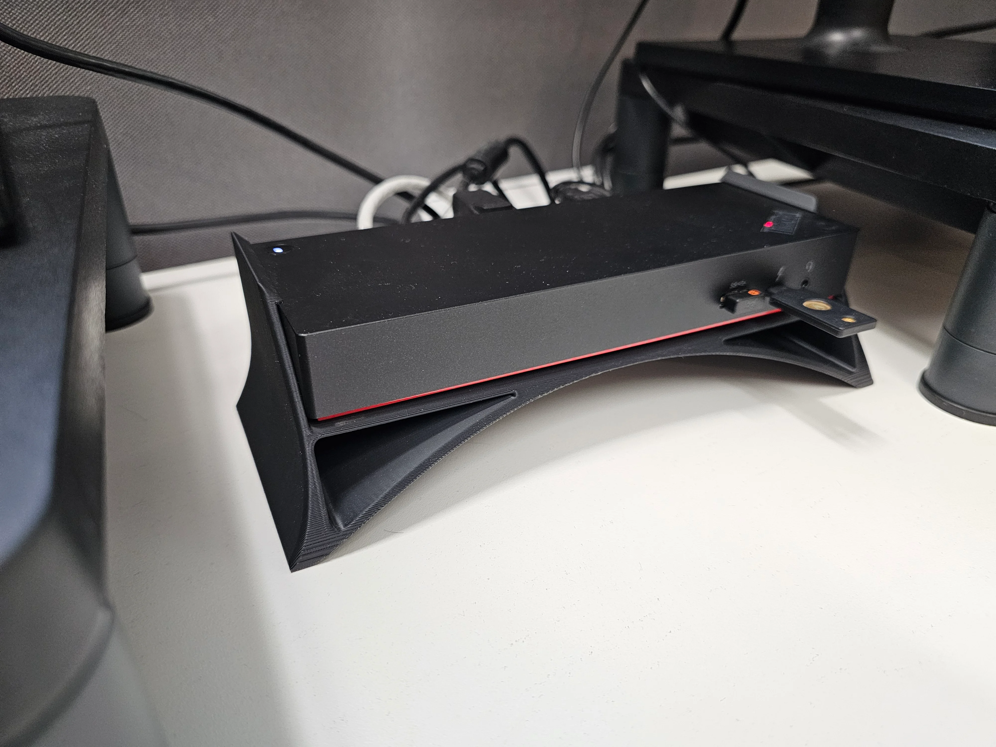 Lenovo ThinkPad Dock Stand – USB-C / Thunderbolt Docking Station Holder