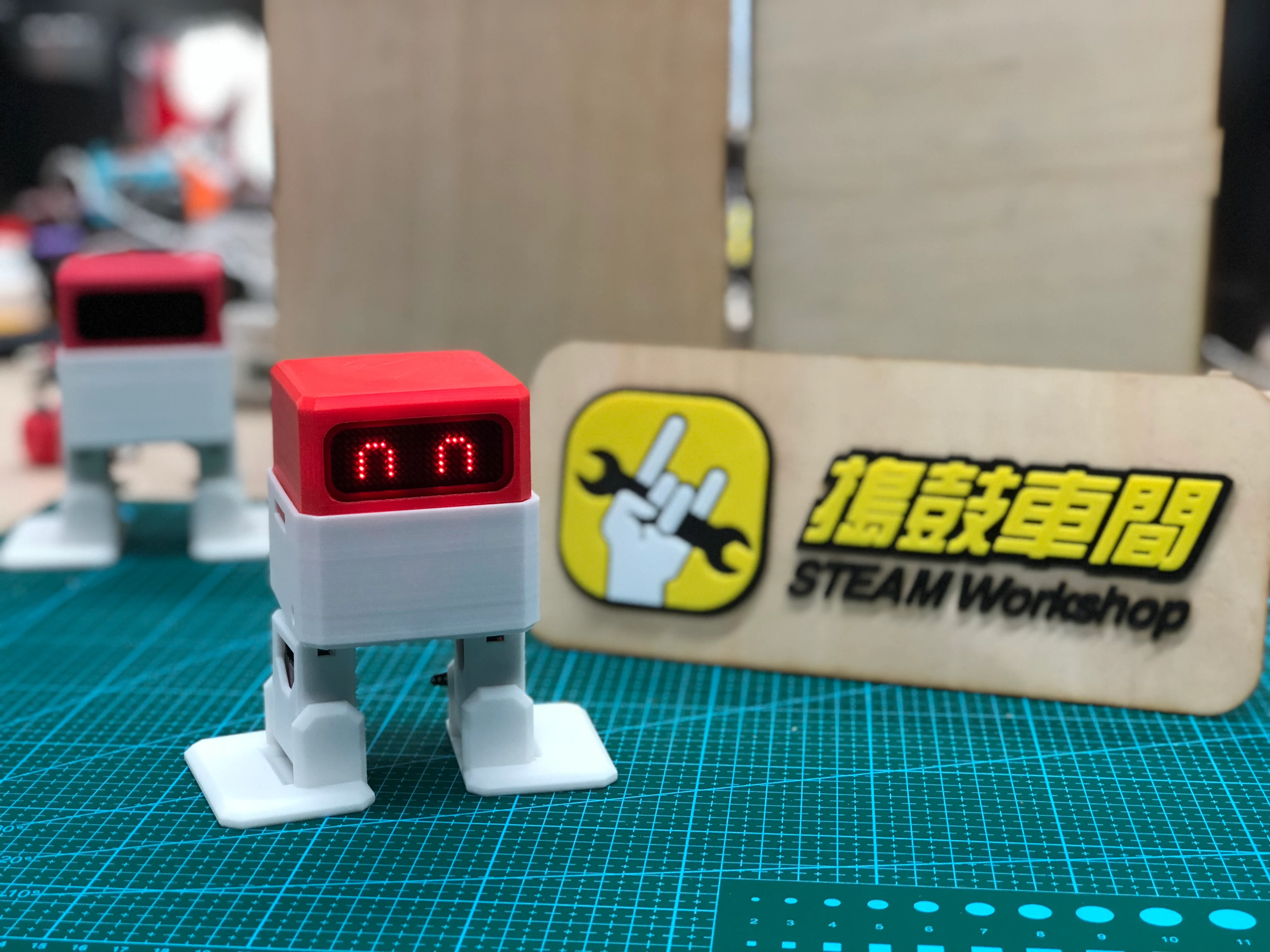 Pando, the emotional robopet
