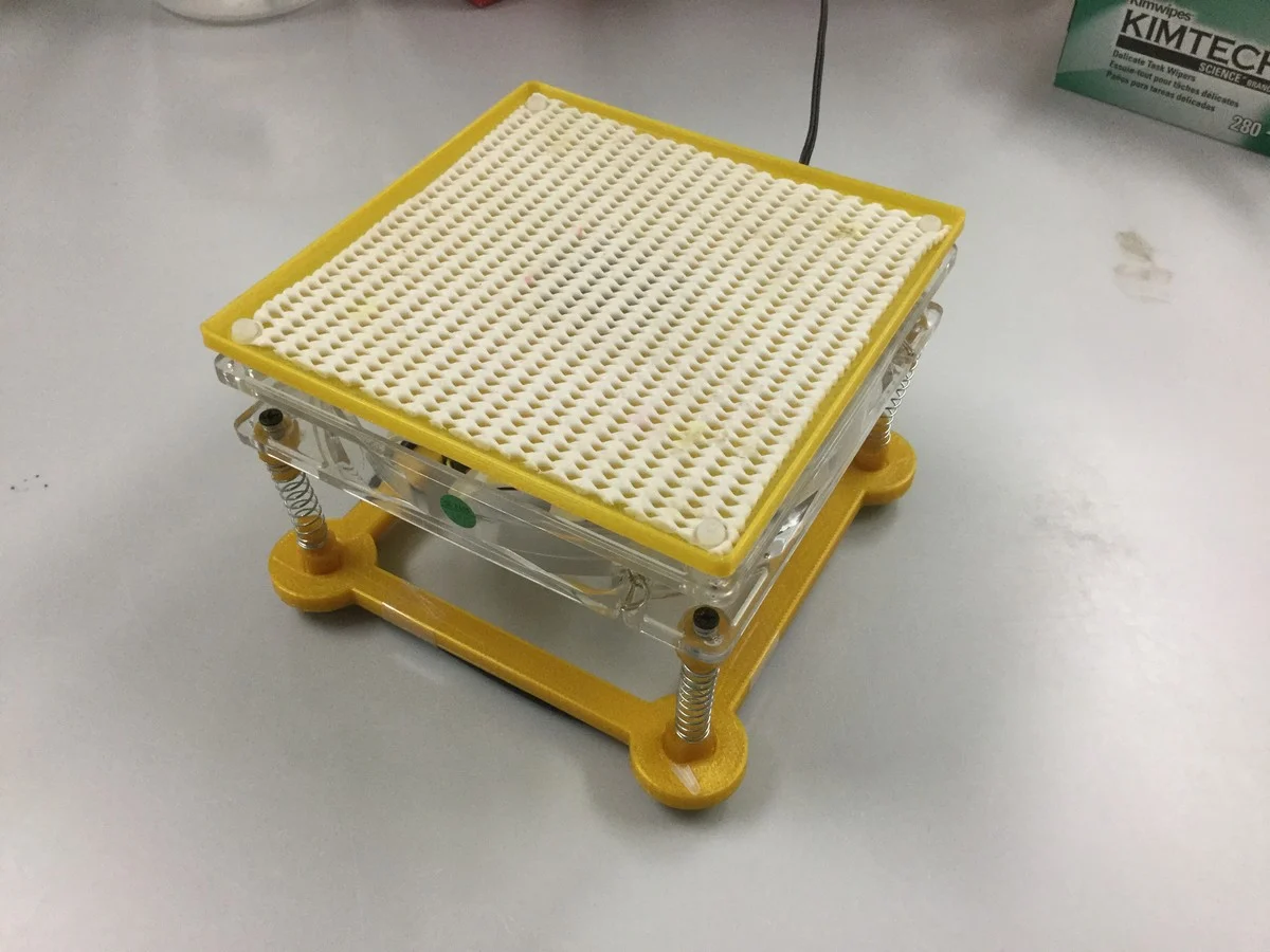Lab plate vortex/shaker from a 140 mm fan