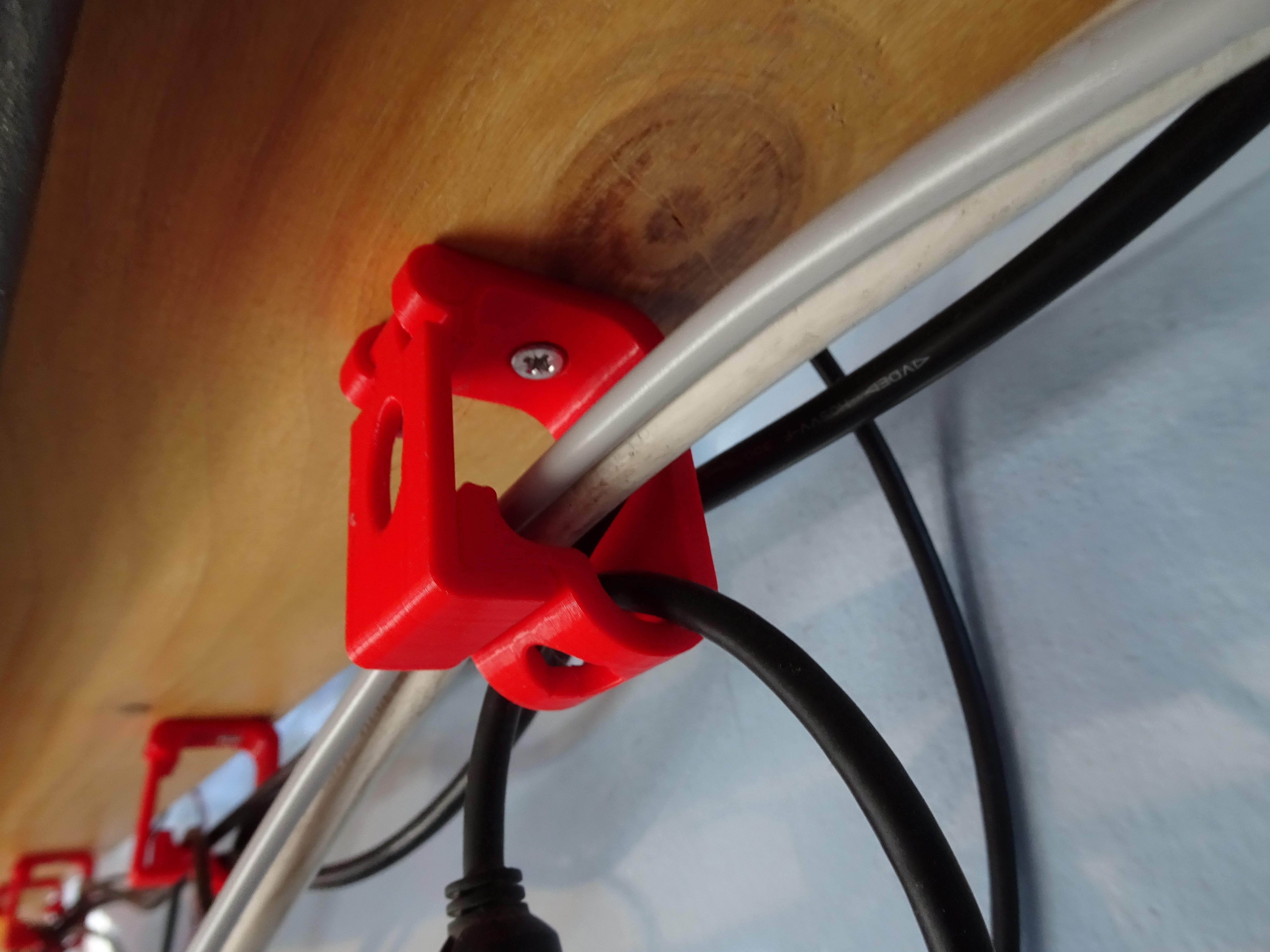 Cable organizer