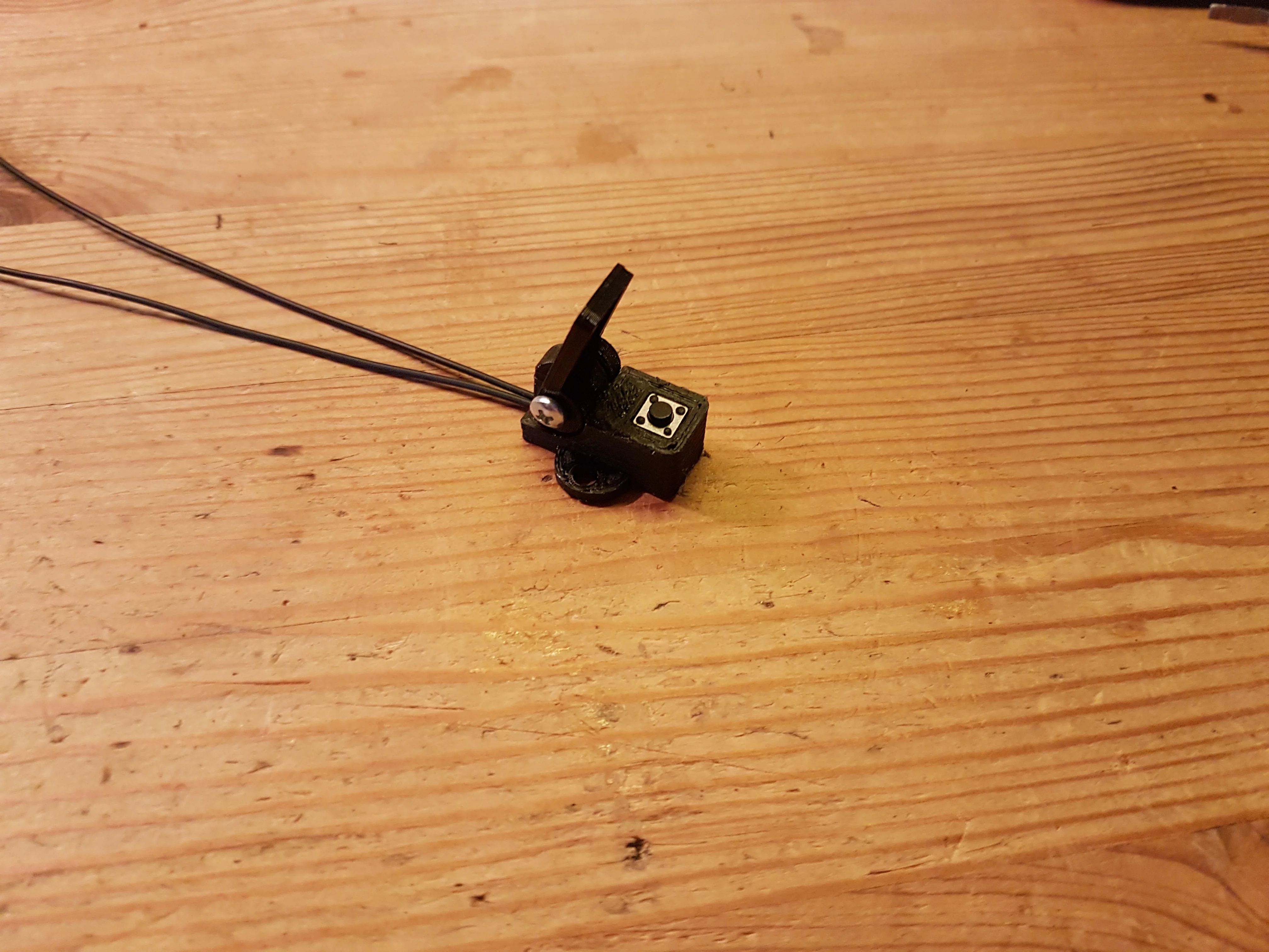 6mm Pushbutton Housing with safety Cap  --  6mm Drucktaster Gehäuse mit Sicherheitskappe