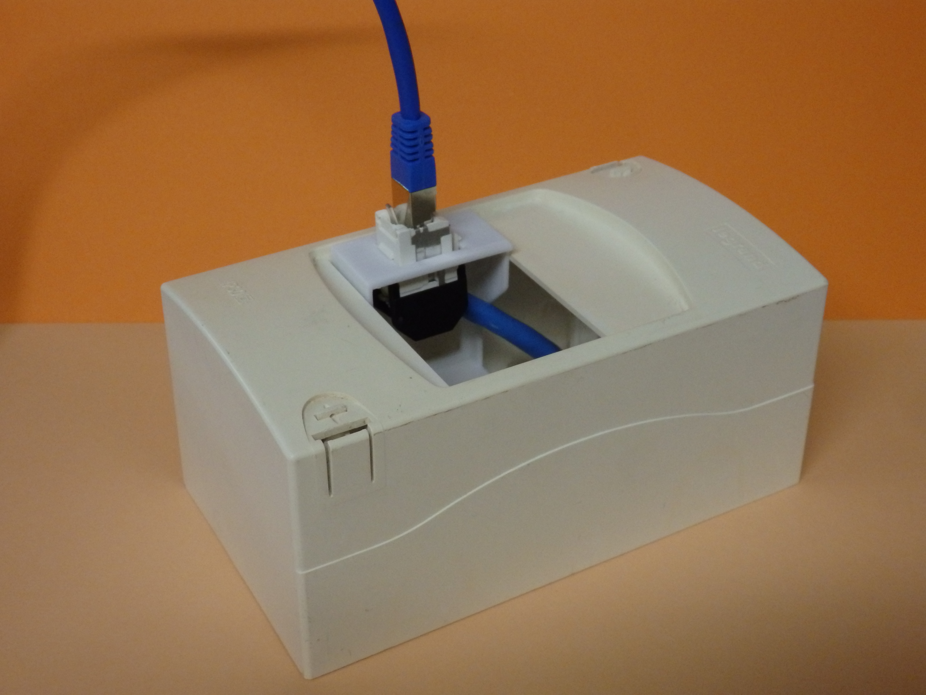 Support for RJ45 modular core - 3M / Support modulaire pour noyau RJ45 - 3M