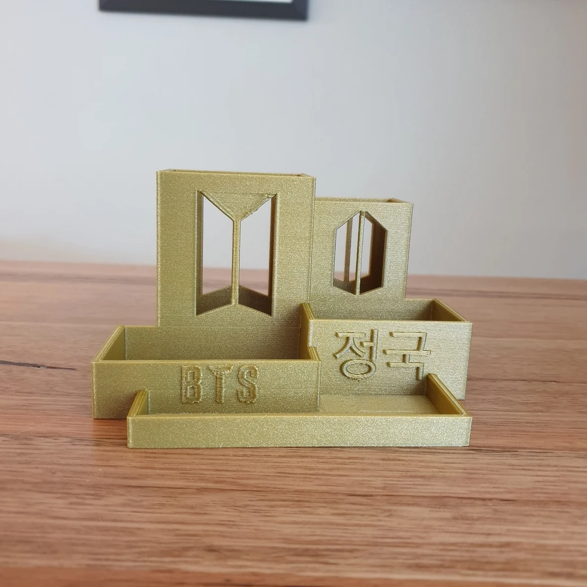 BTS bias pencil pot