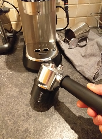 Easy Knockbox coffee delonghi dedica