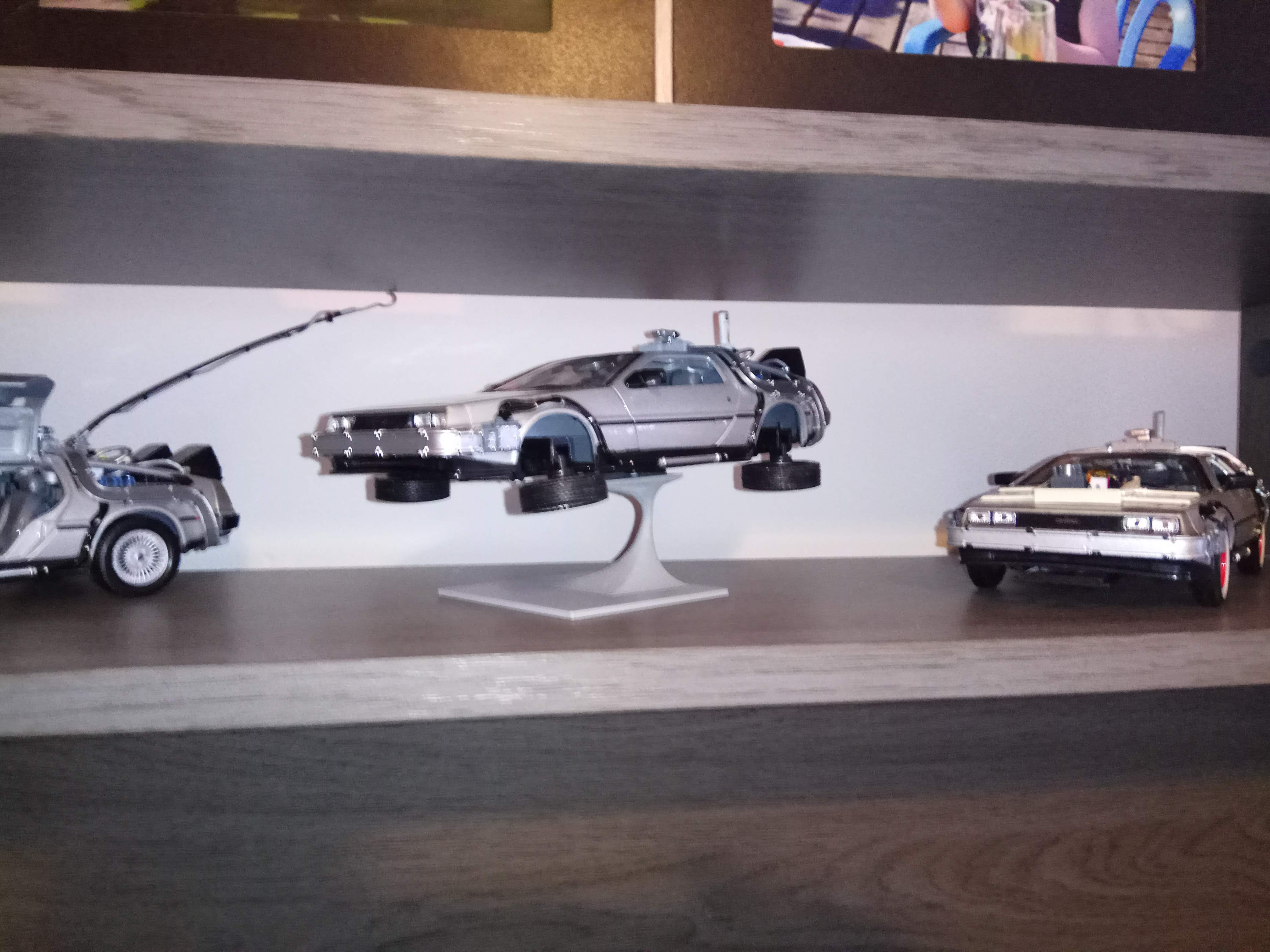 Stand for welly's Back to the futur 2 delorean