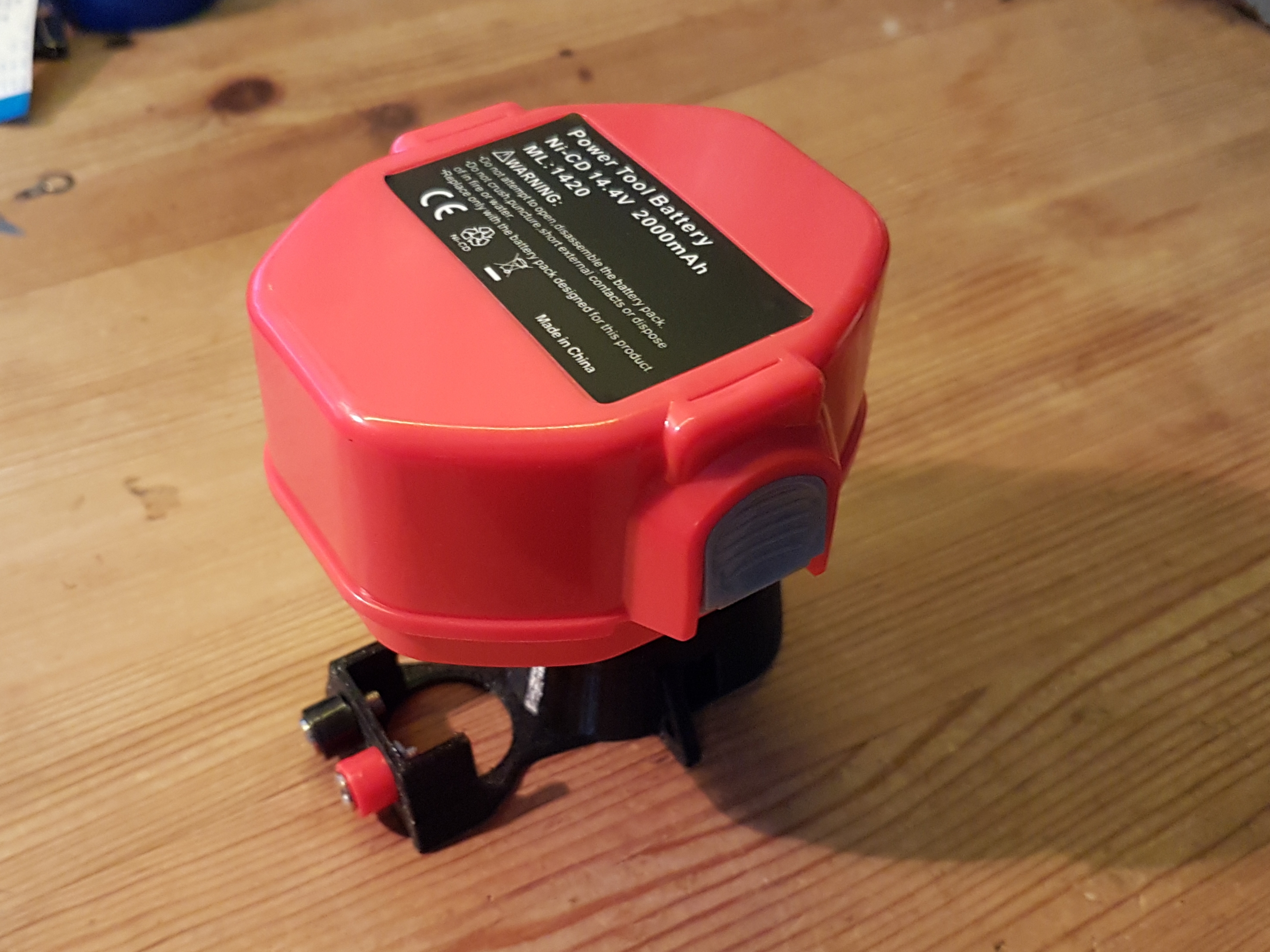 Makita 1220 Battery Charger/Powerbank -- Makita 1220 Akku Ladehelfer/Powerbank