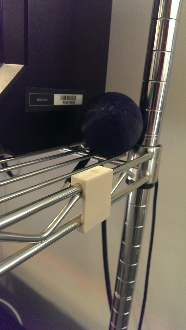Customizable wire rack clip