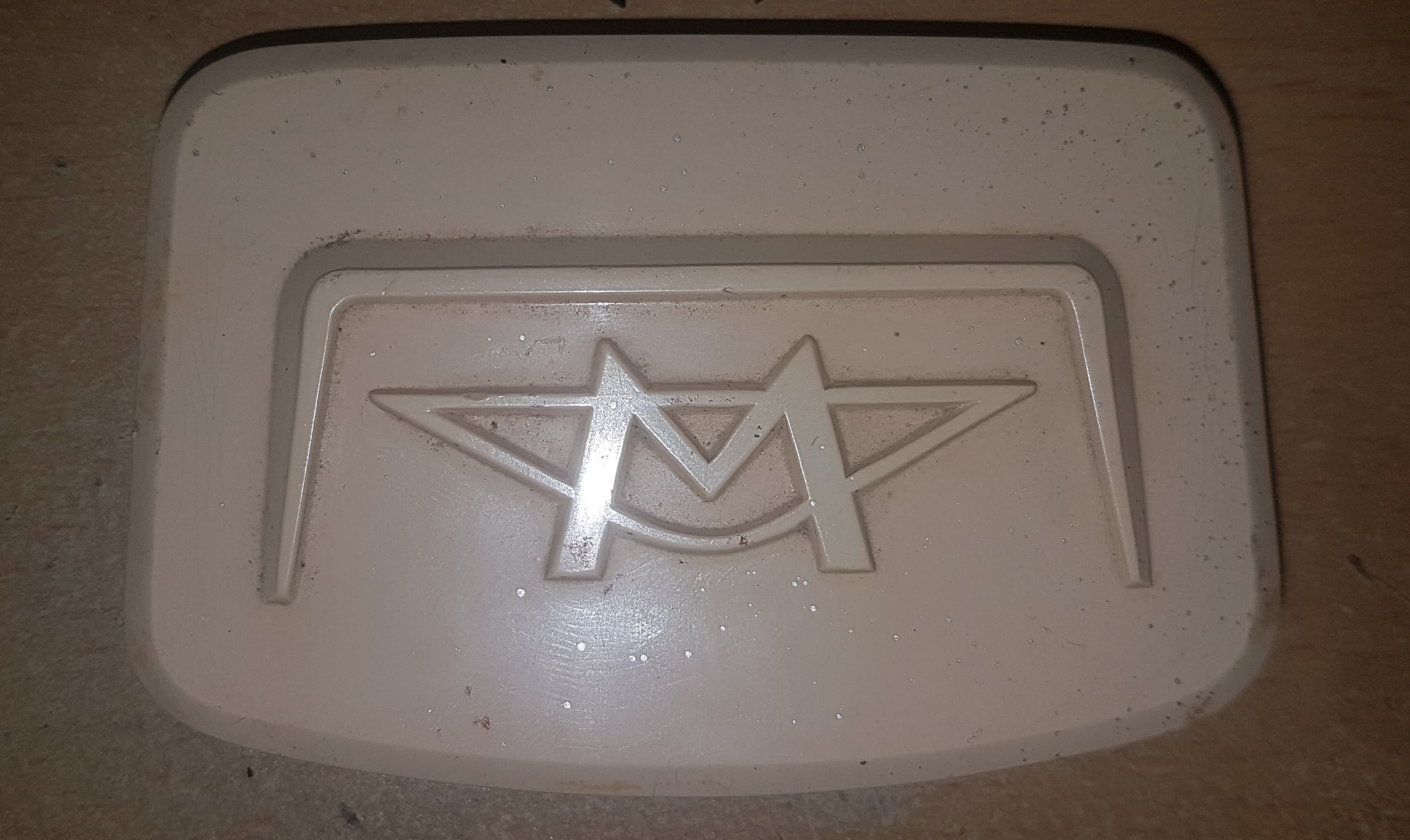 Cache compteur feu avant logo Motobecane