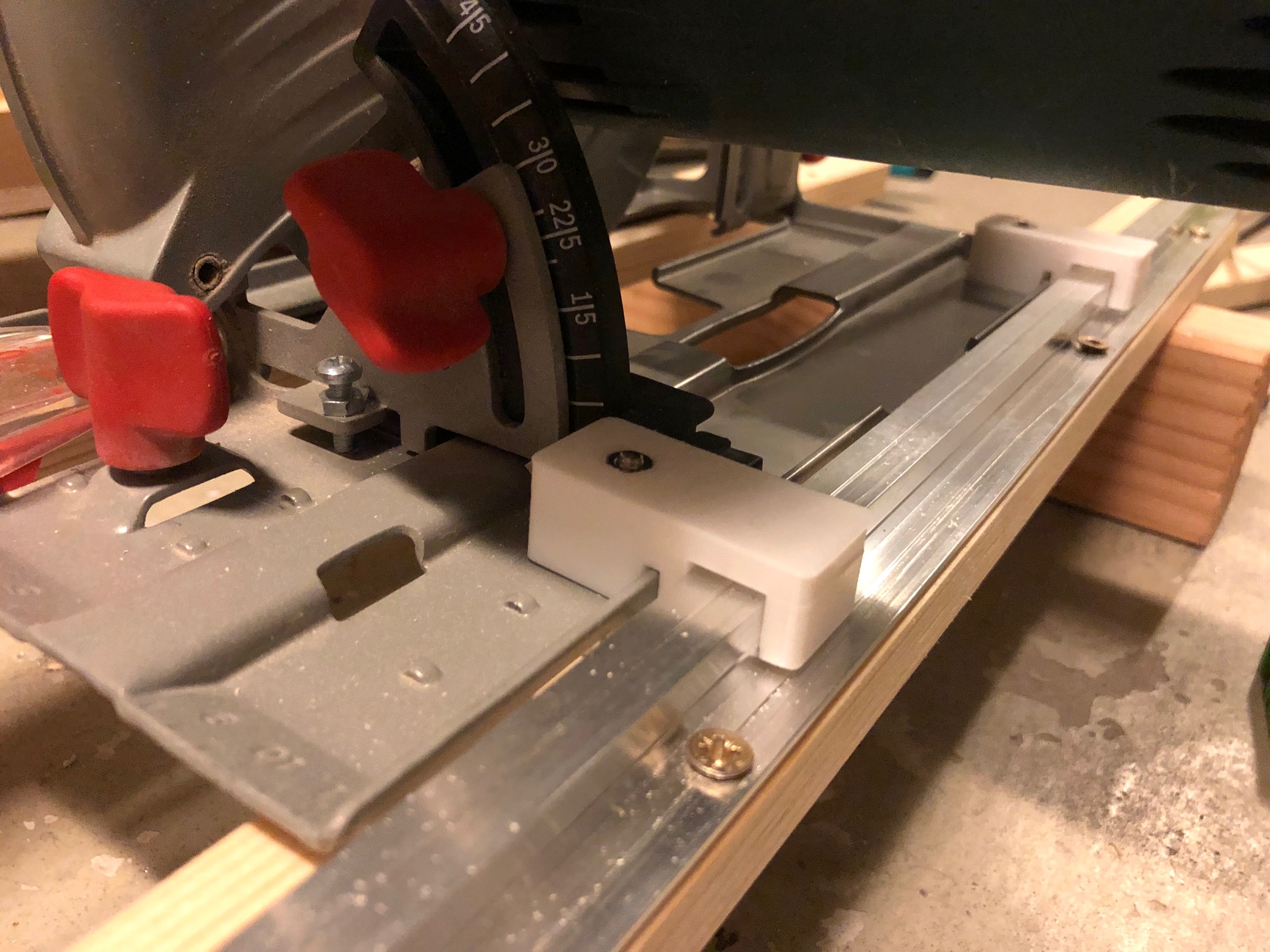 Guide bar for circular saw